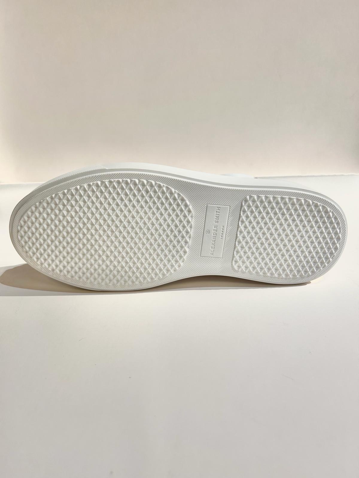 US4-Bond White/Green Man