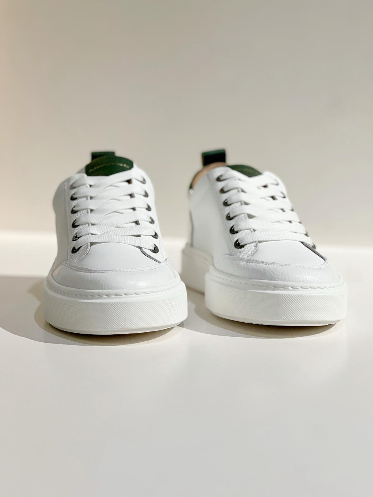 US4-Bond White/Green Man