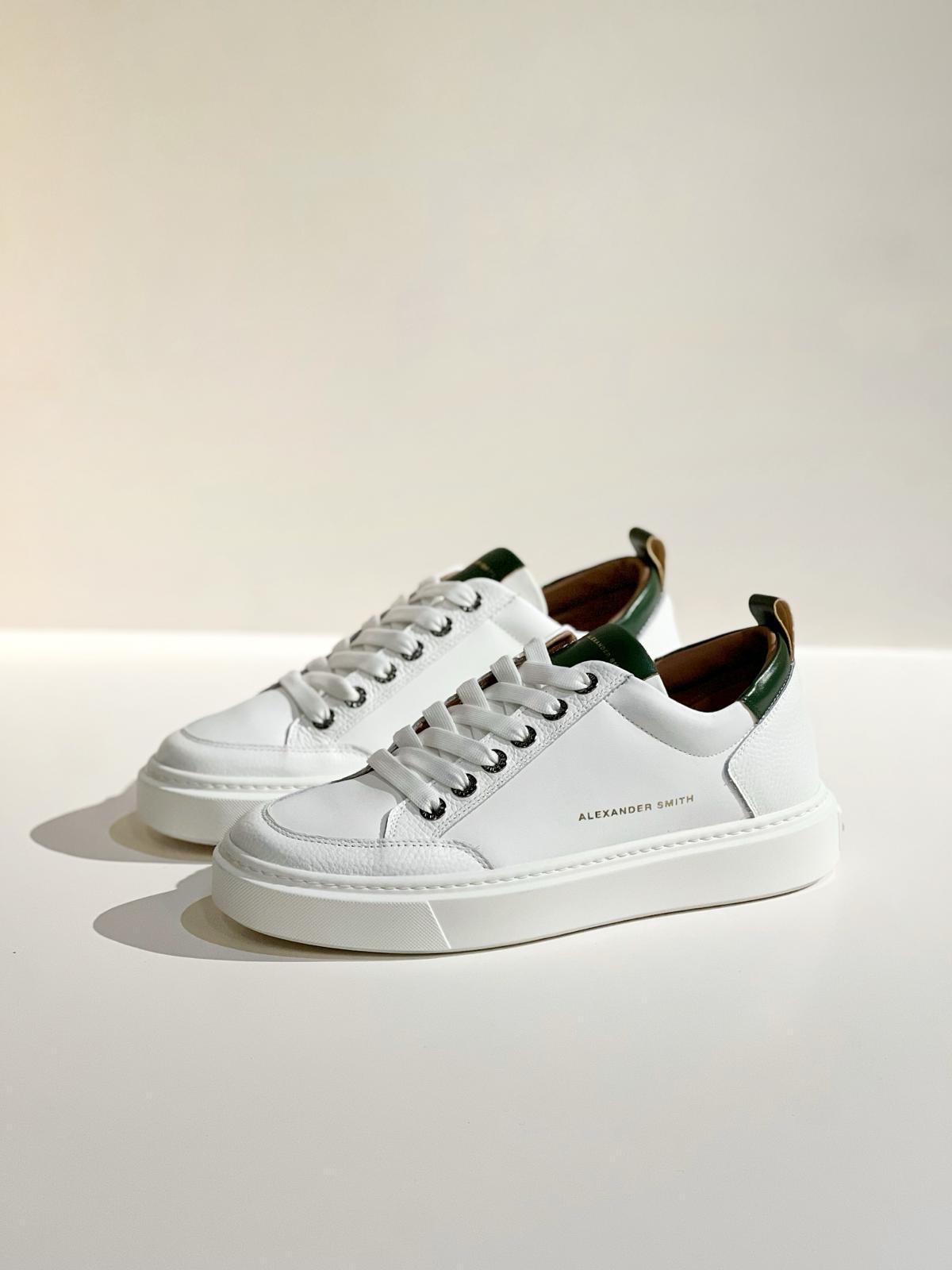 US4-Bond White/Green Man