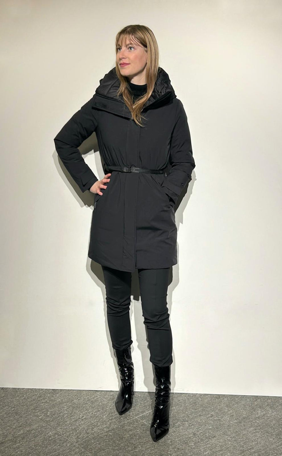 DW4-CW039 Parka Black Woman