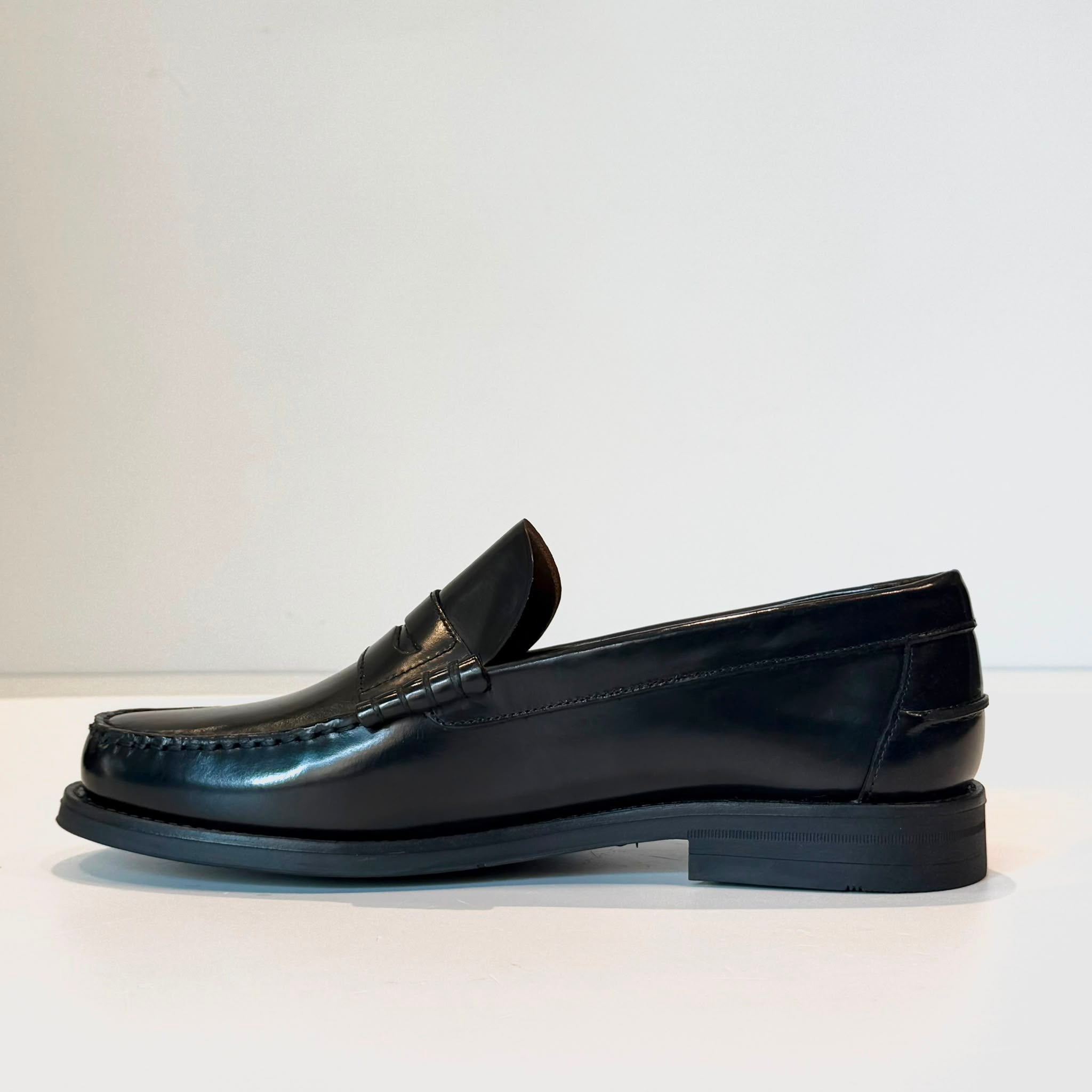 W6-Mocassino College Polished Black Man