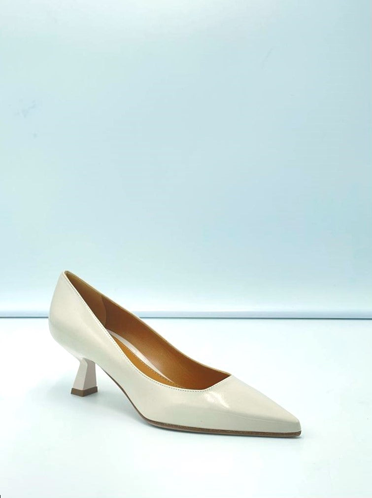 W3-1902 Decollete Milk