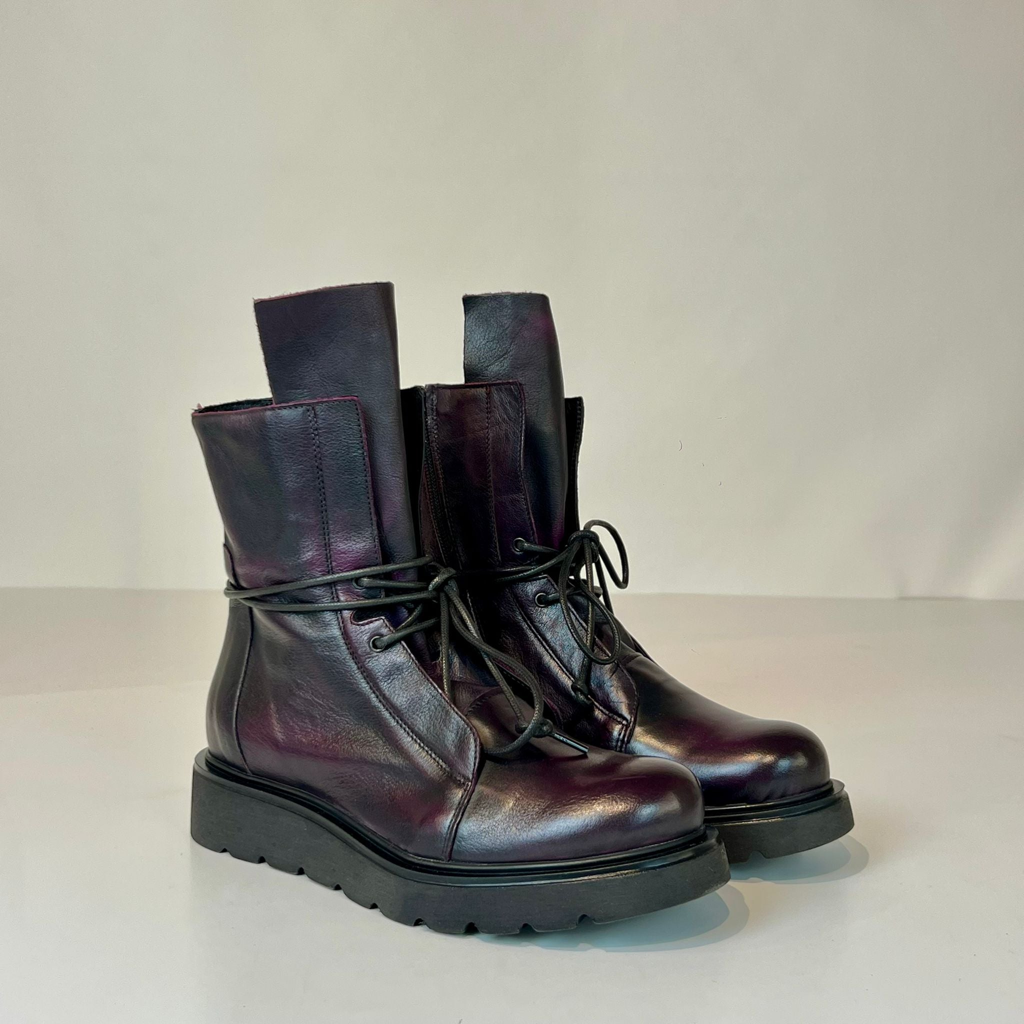 W5-RICH04 Anfibio Burgundy Woman