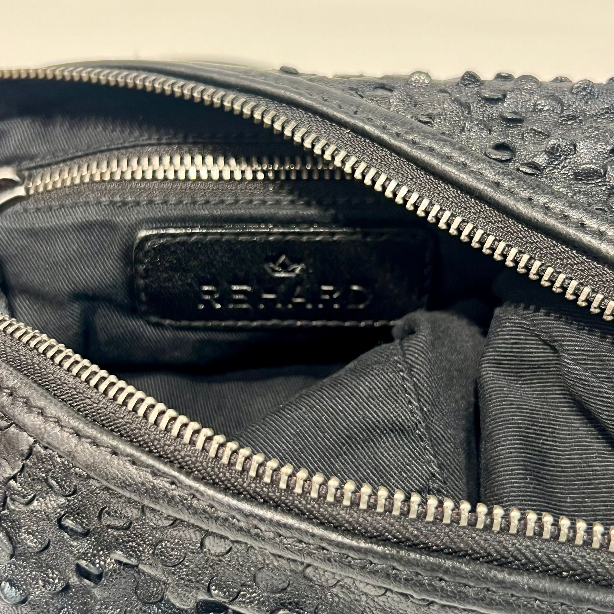 S6-1002 Borsa Tracolla Piatta Laserata Black 047