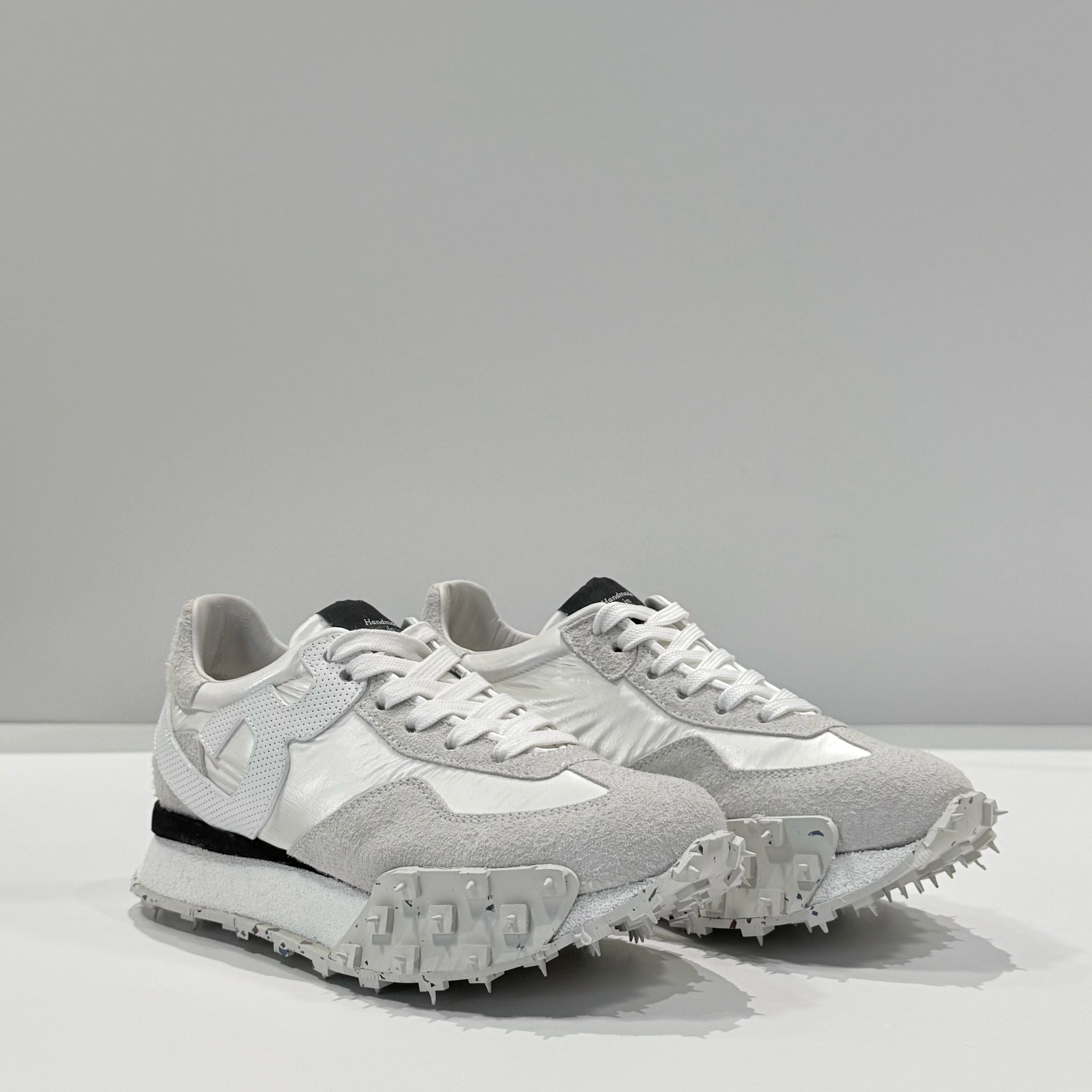 DS5-1470 IMPACT Running White Woman