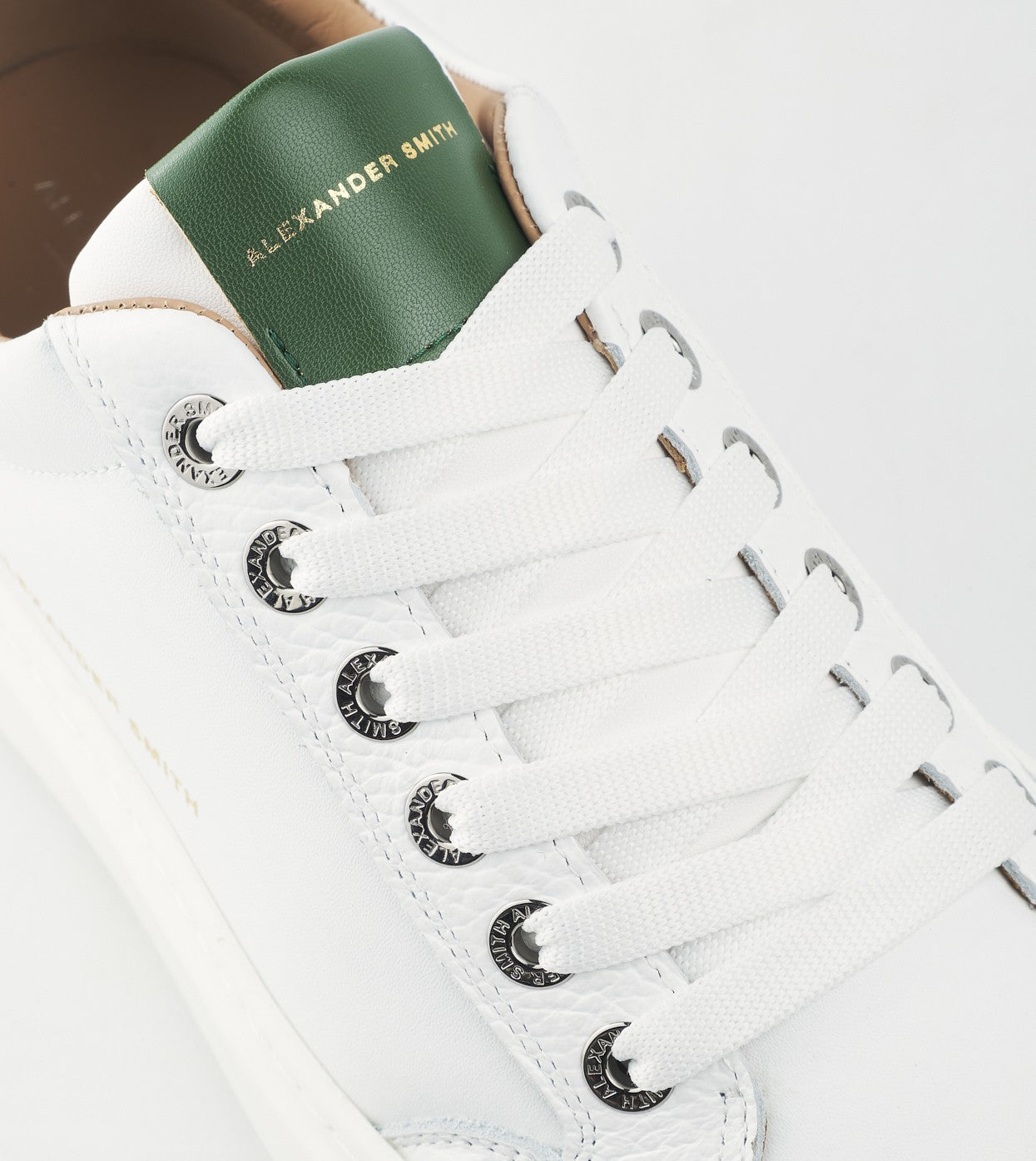 US4-Bond White/Green Man