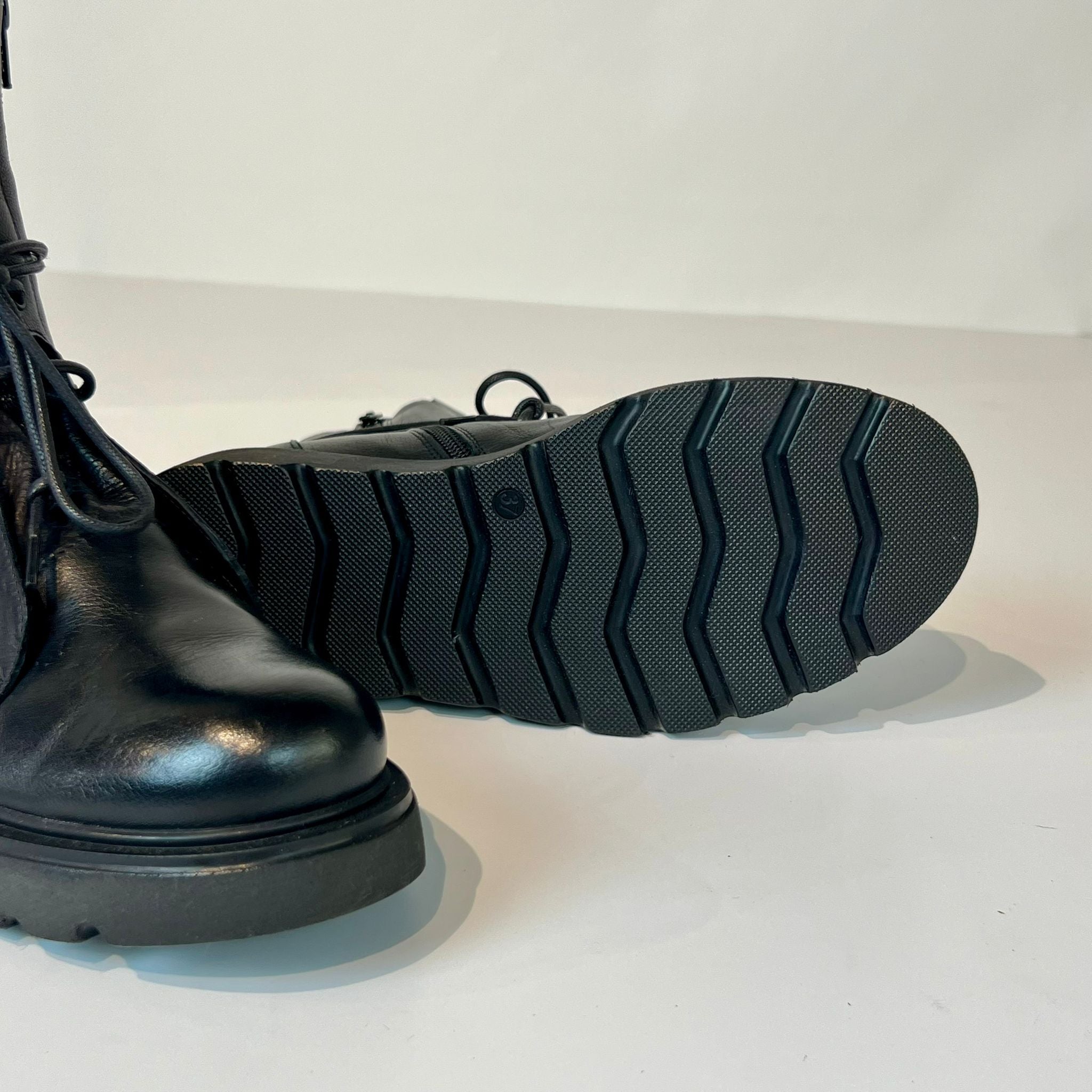 W5-RICH04 Anfibio Nero Woman