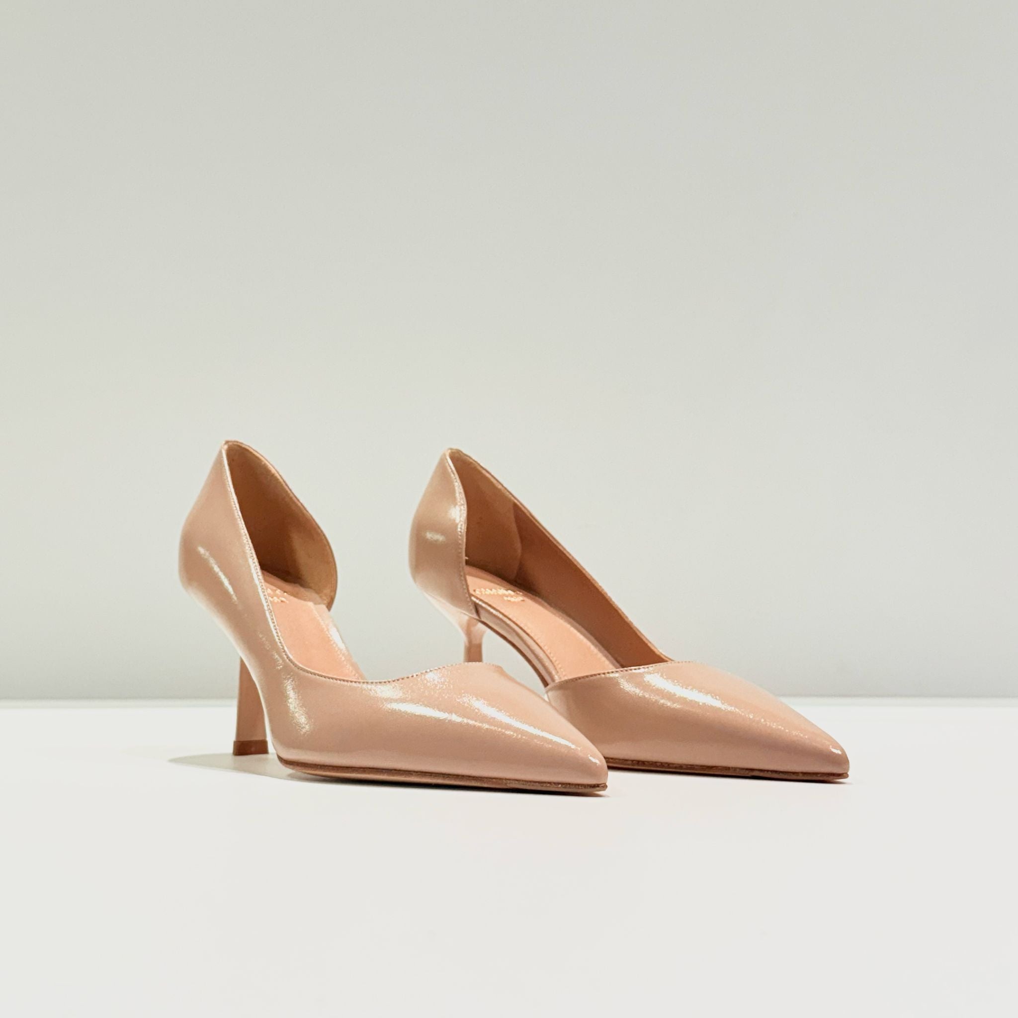 S5-2525 Decolleté in Vernice Sabbia