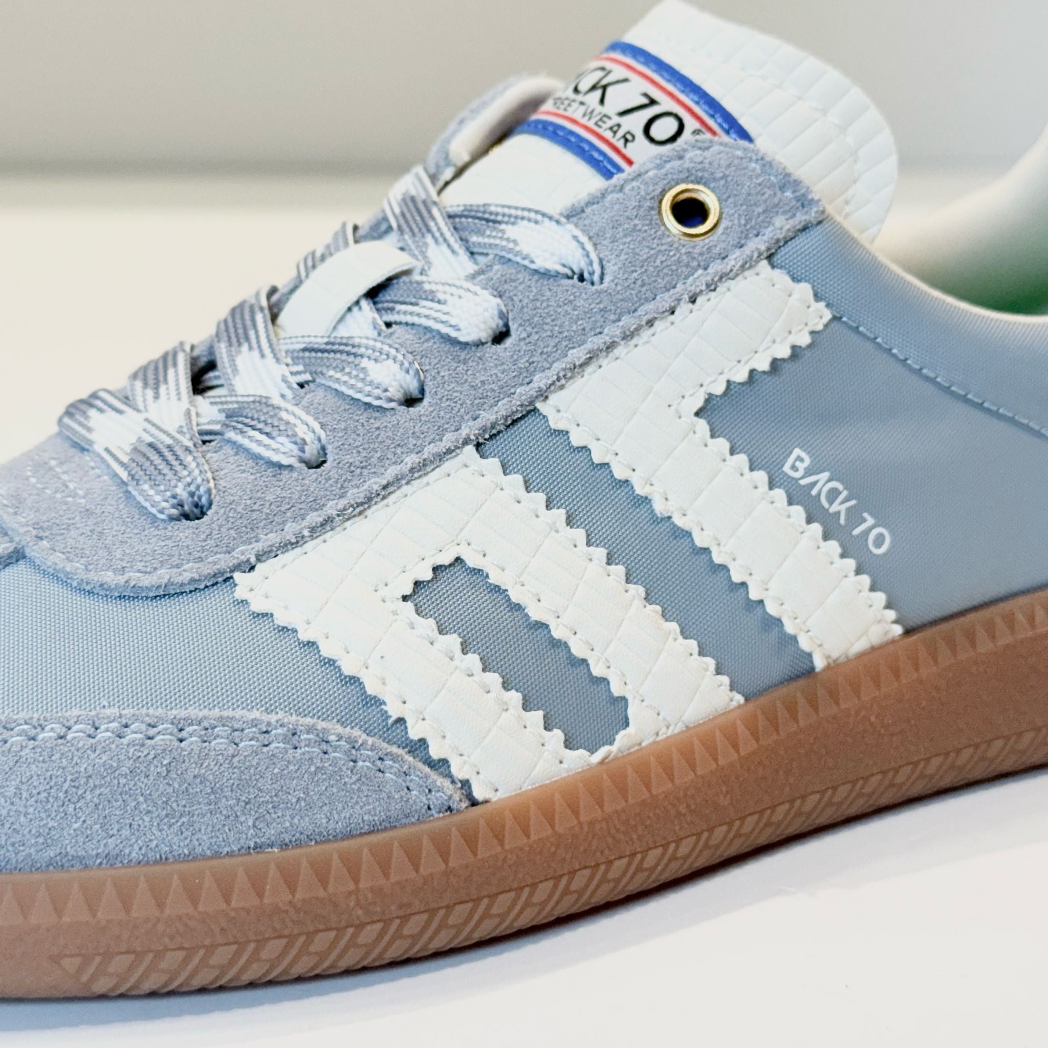 DS5-GHOST Suede Sky Woman