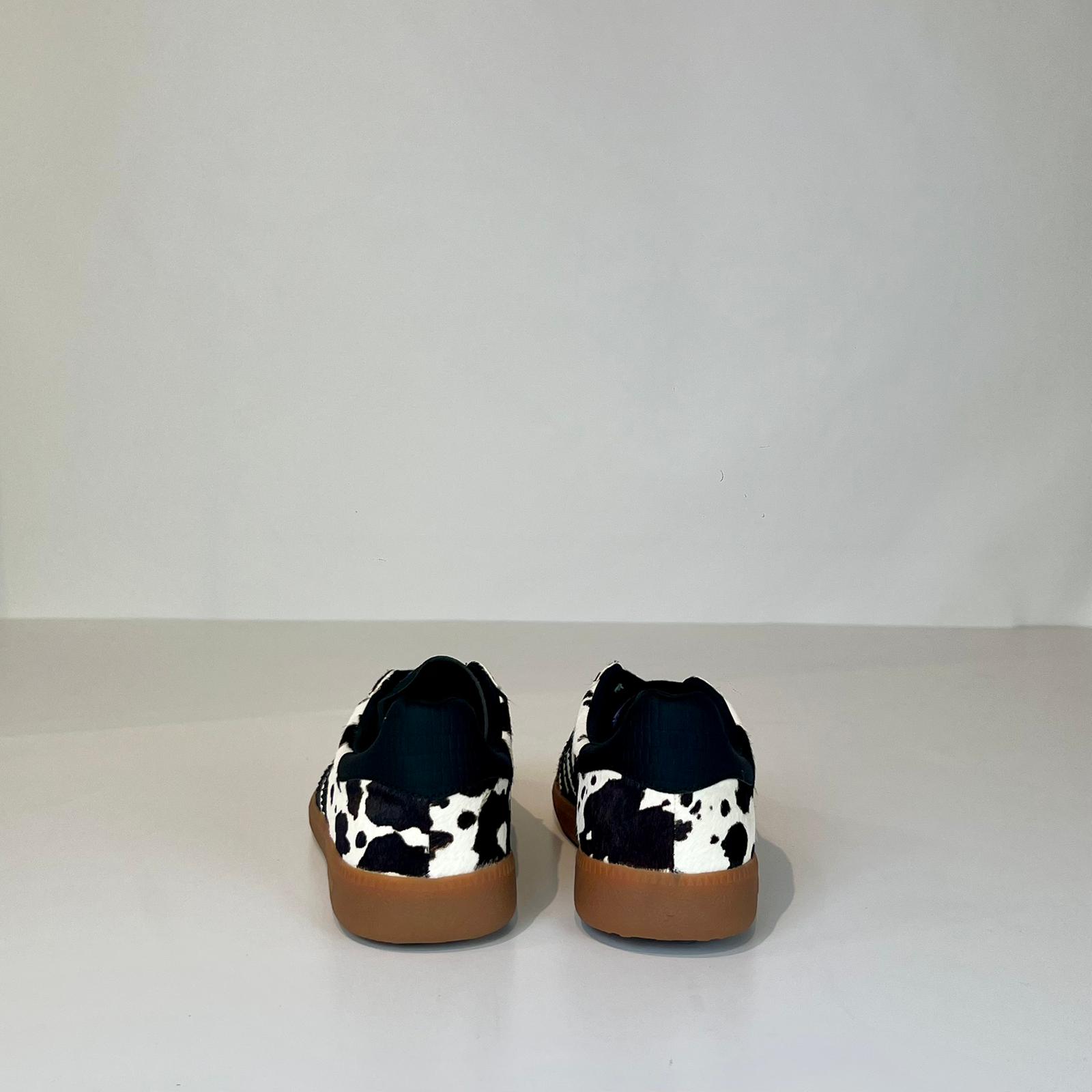 DW5-CLOUD COW Black/White 10