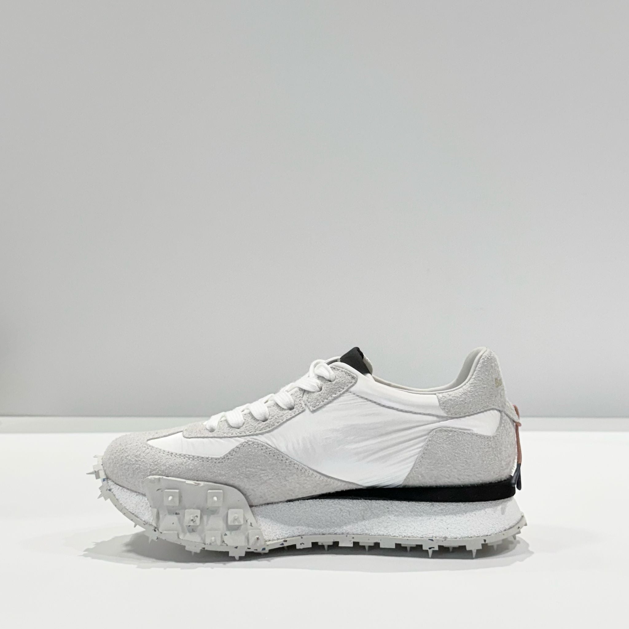 DS5-1470 IMPACT Running White Woman