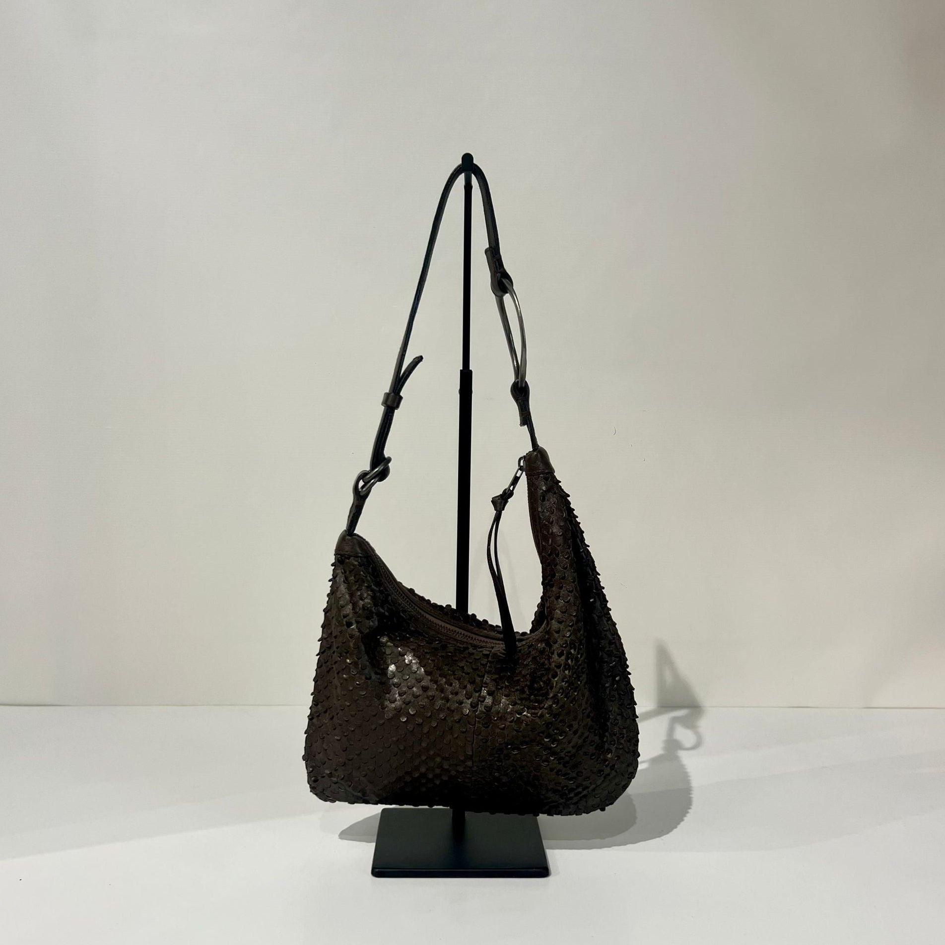 S6-1002 Borsa Tracolla Piatta Laserata Cinder 745
