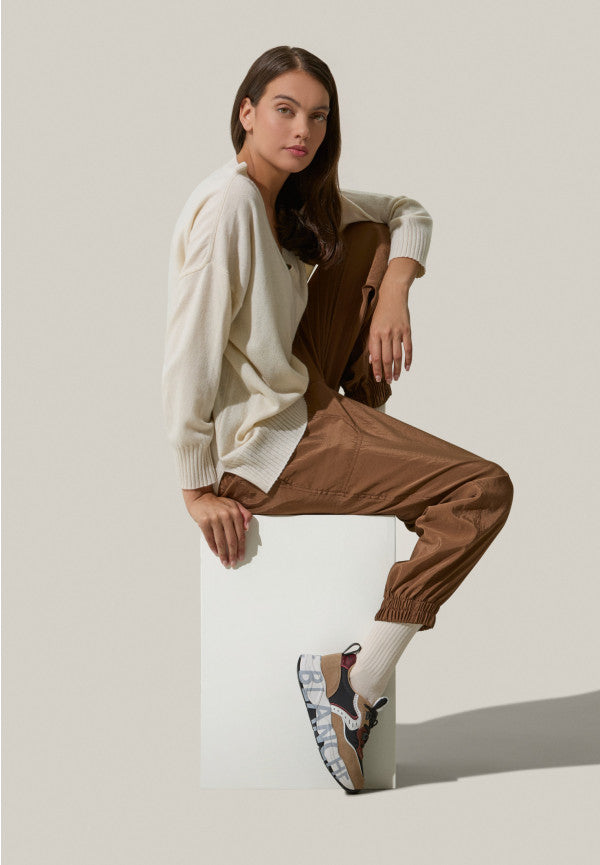 DW5-4D30 CLUB105 Light Brown-Black-Timber Brown Woman