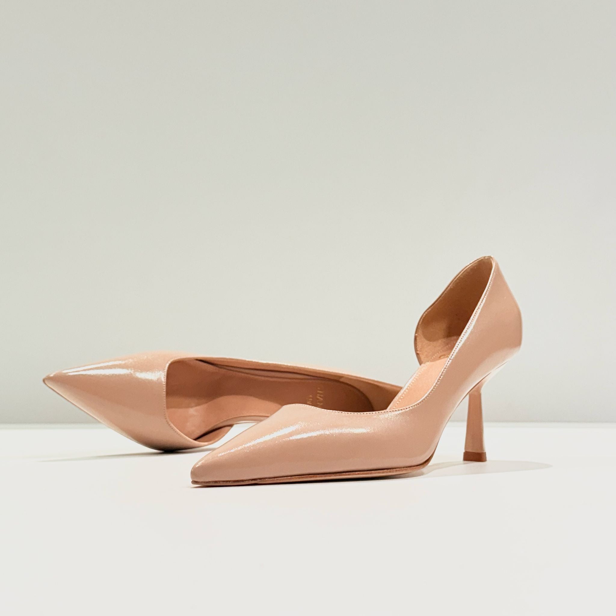 S5-2525 Decolleté in Vernice Sabbia