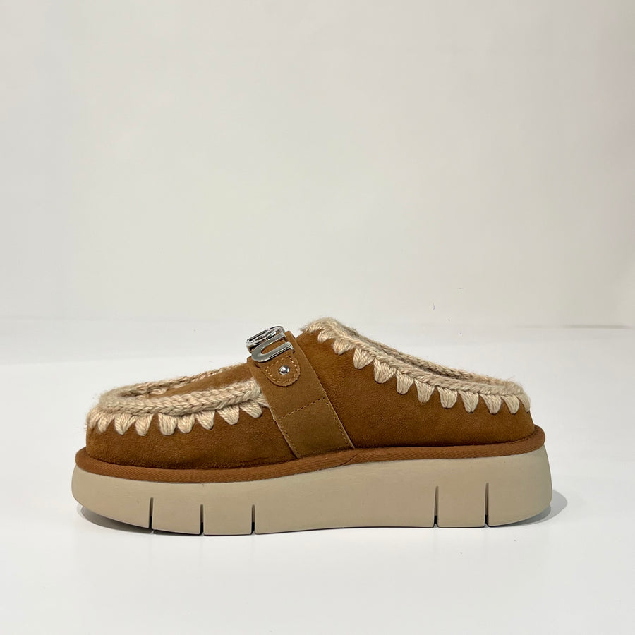 W5-Bounce Clog Metal Logo Cognac