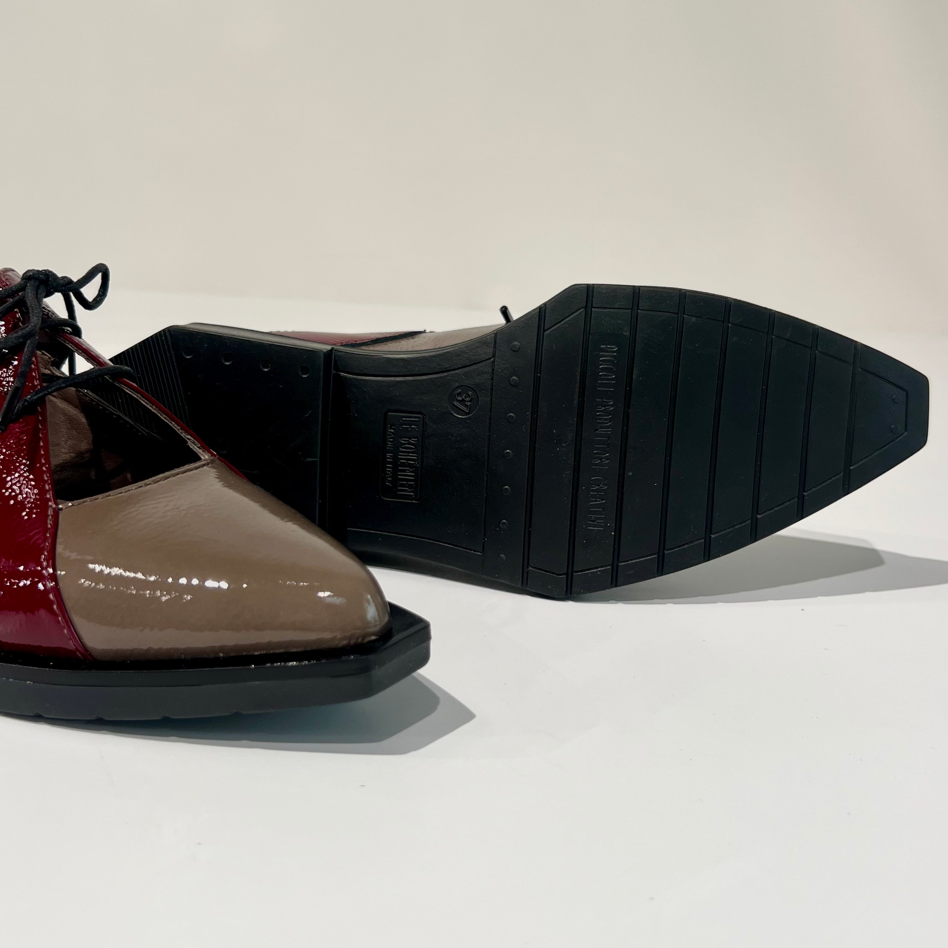 W6-G19-B Scarpa Lacci Vernice Taupe/Bordeaux