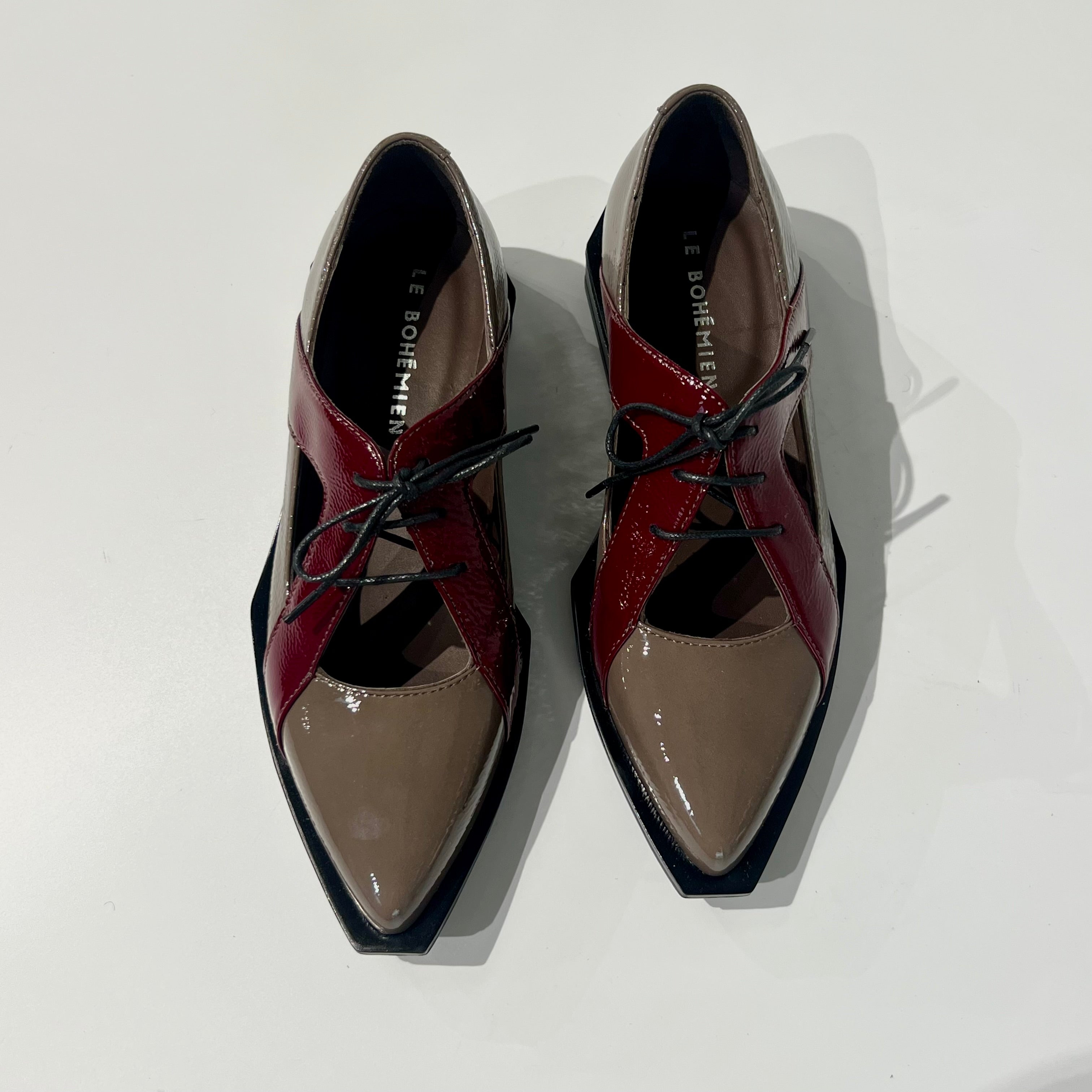 W6-G19-B Scarpa Lacci Vernice Taupe/Bordeaux