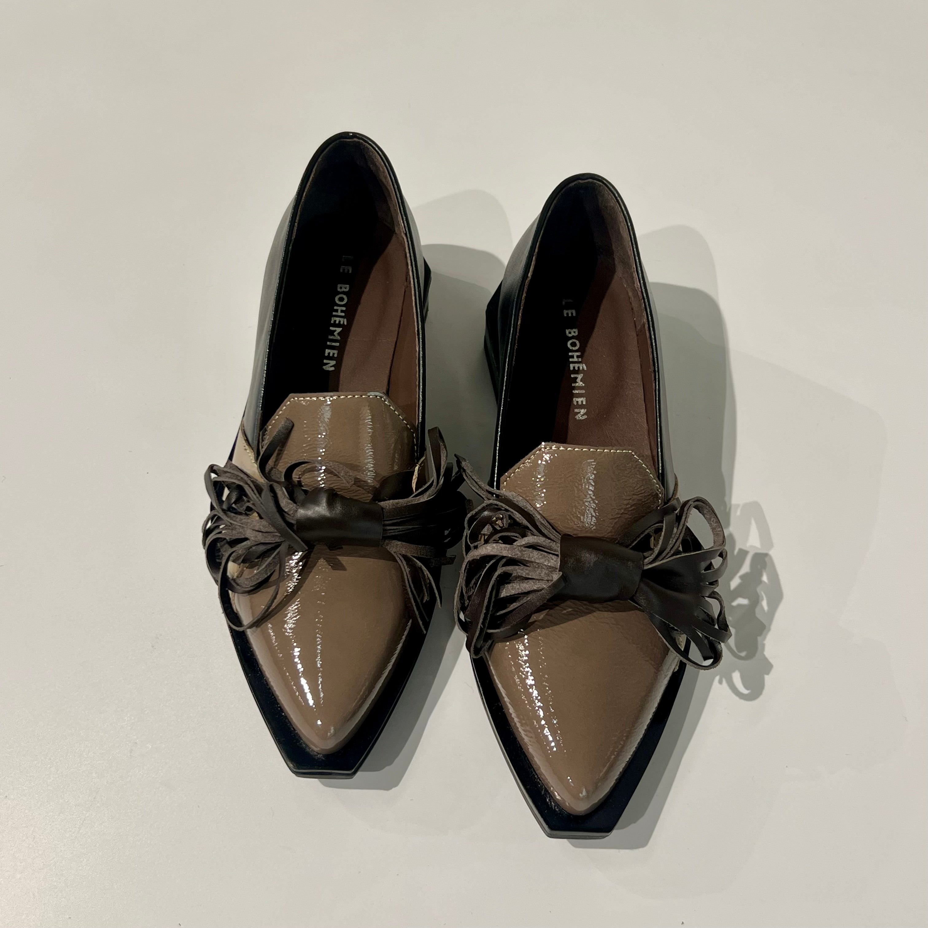W6-G57-2 Scarpa Fiocco Naplack Taupe/Nero/Moro