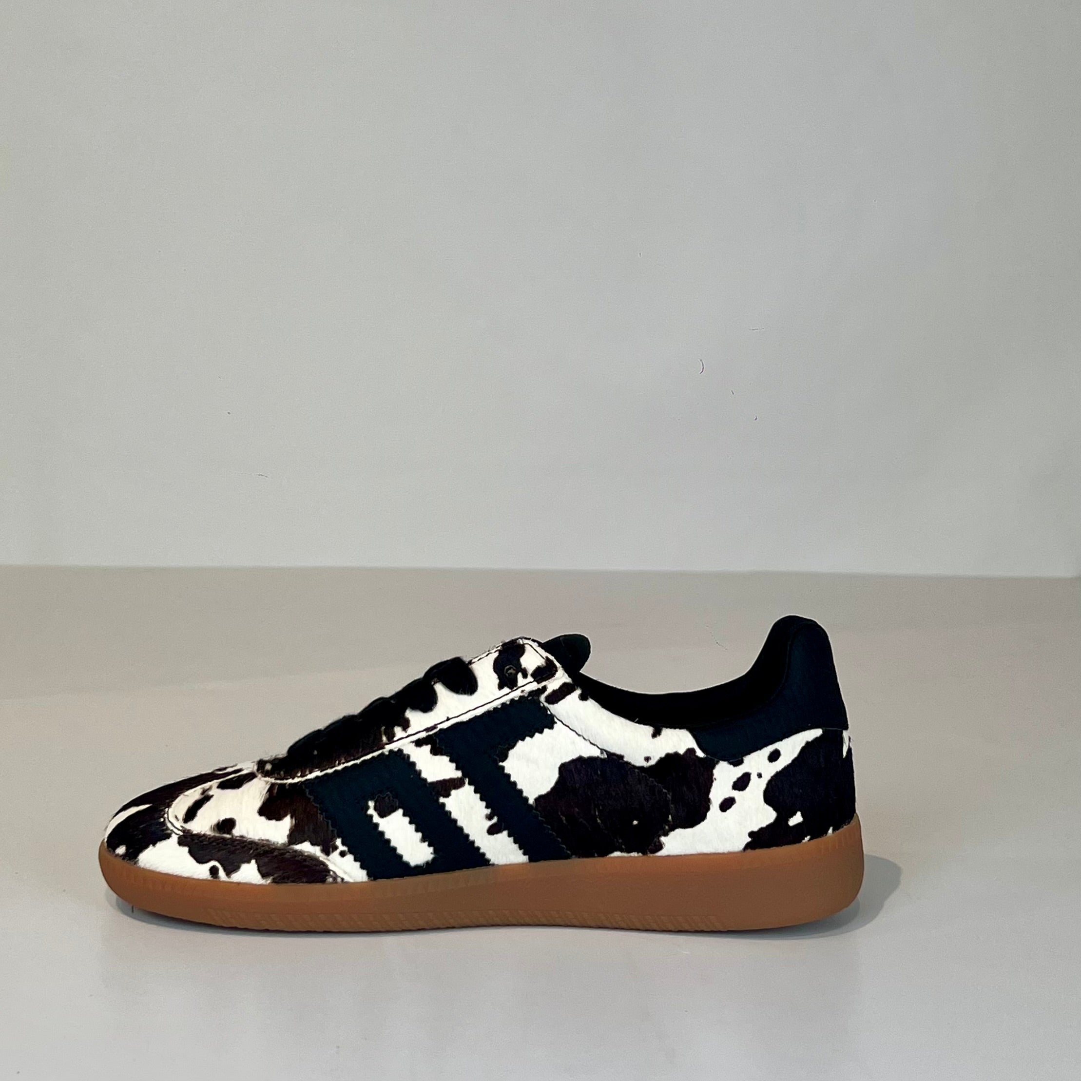 DW5-CLOUD COW Black/White 10