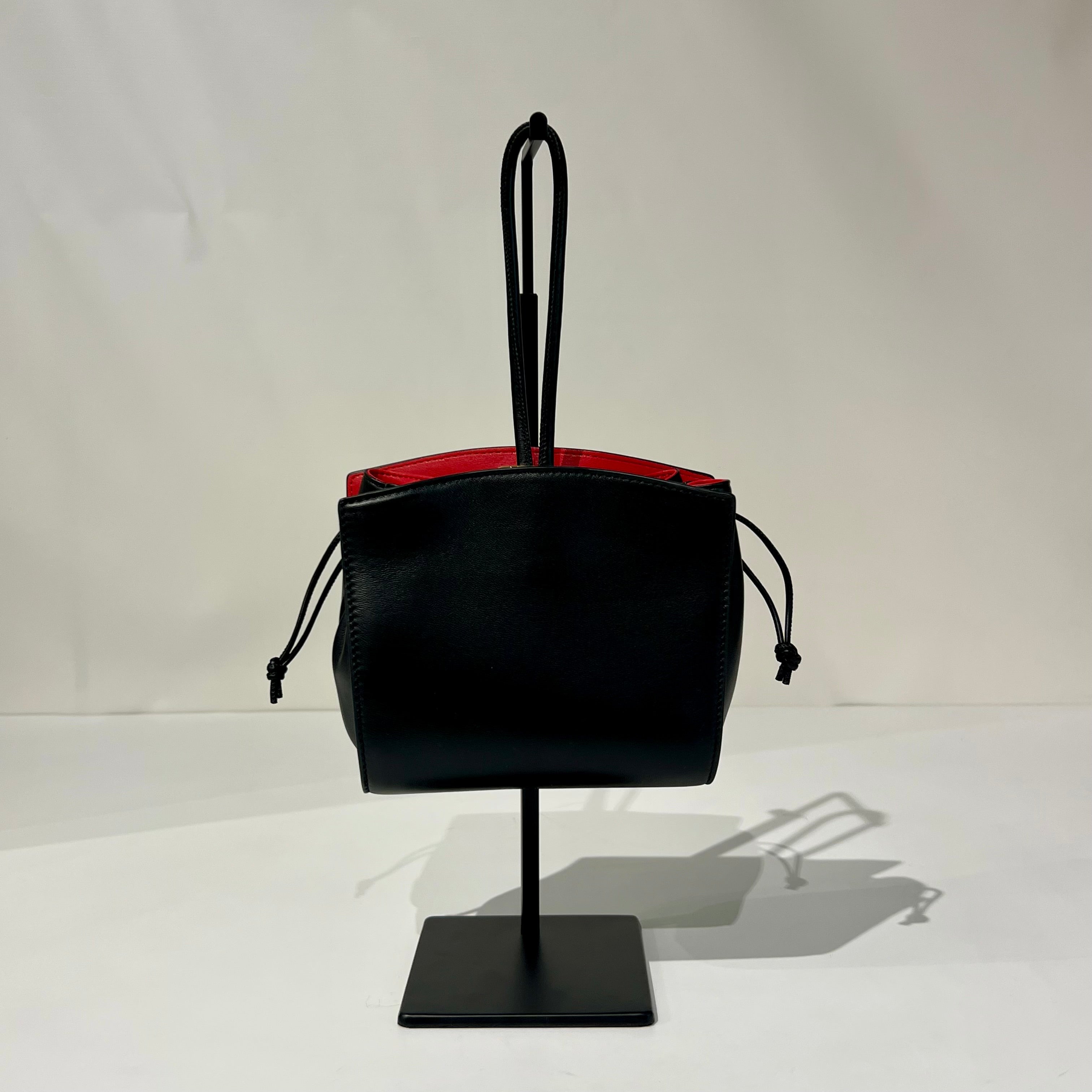 W6-8B0073 Pochette Nero