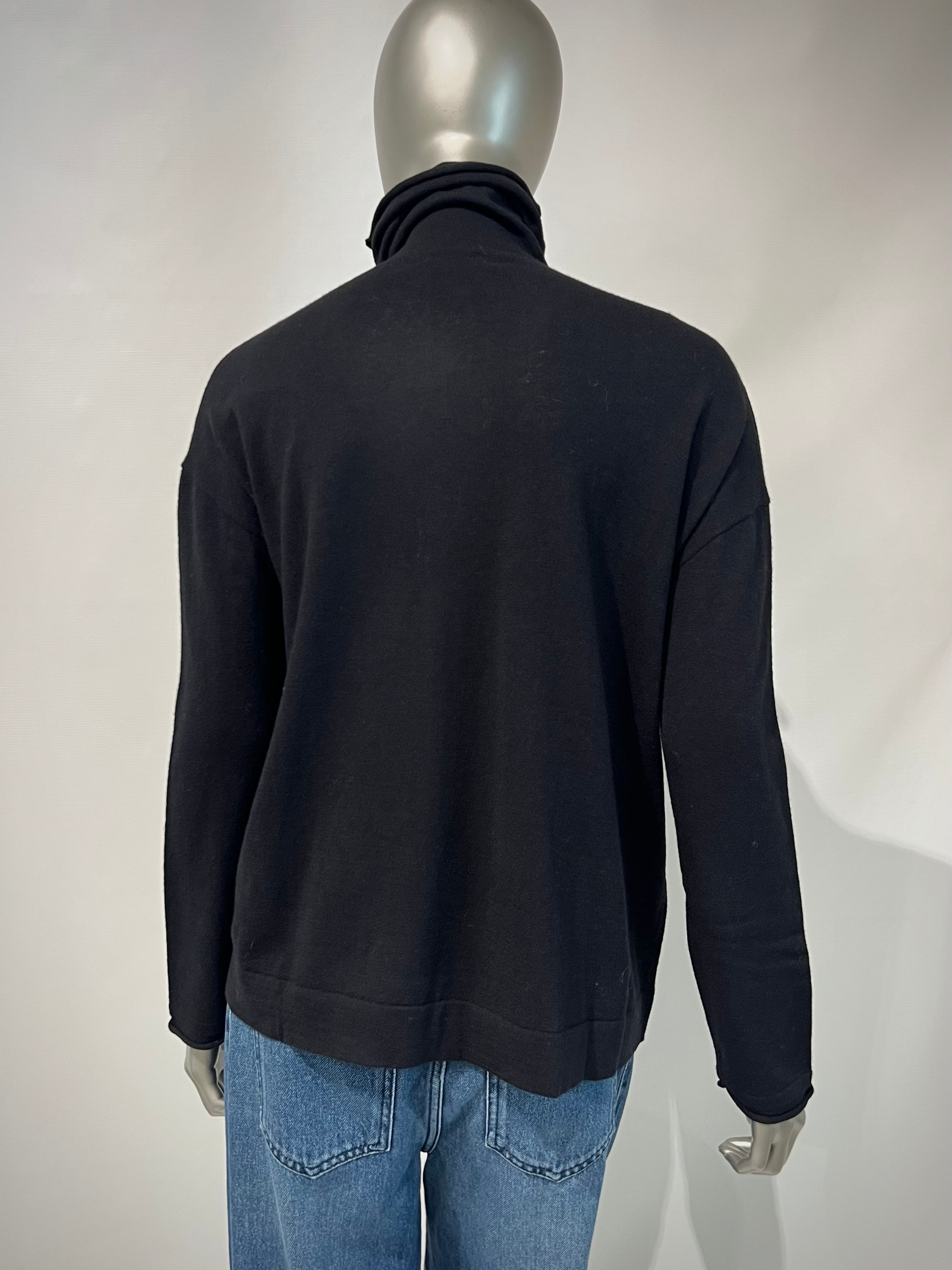 W5-53012 Maglia Dolcevita in Lana Nera