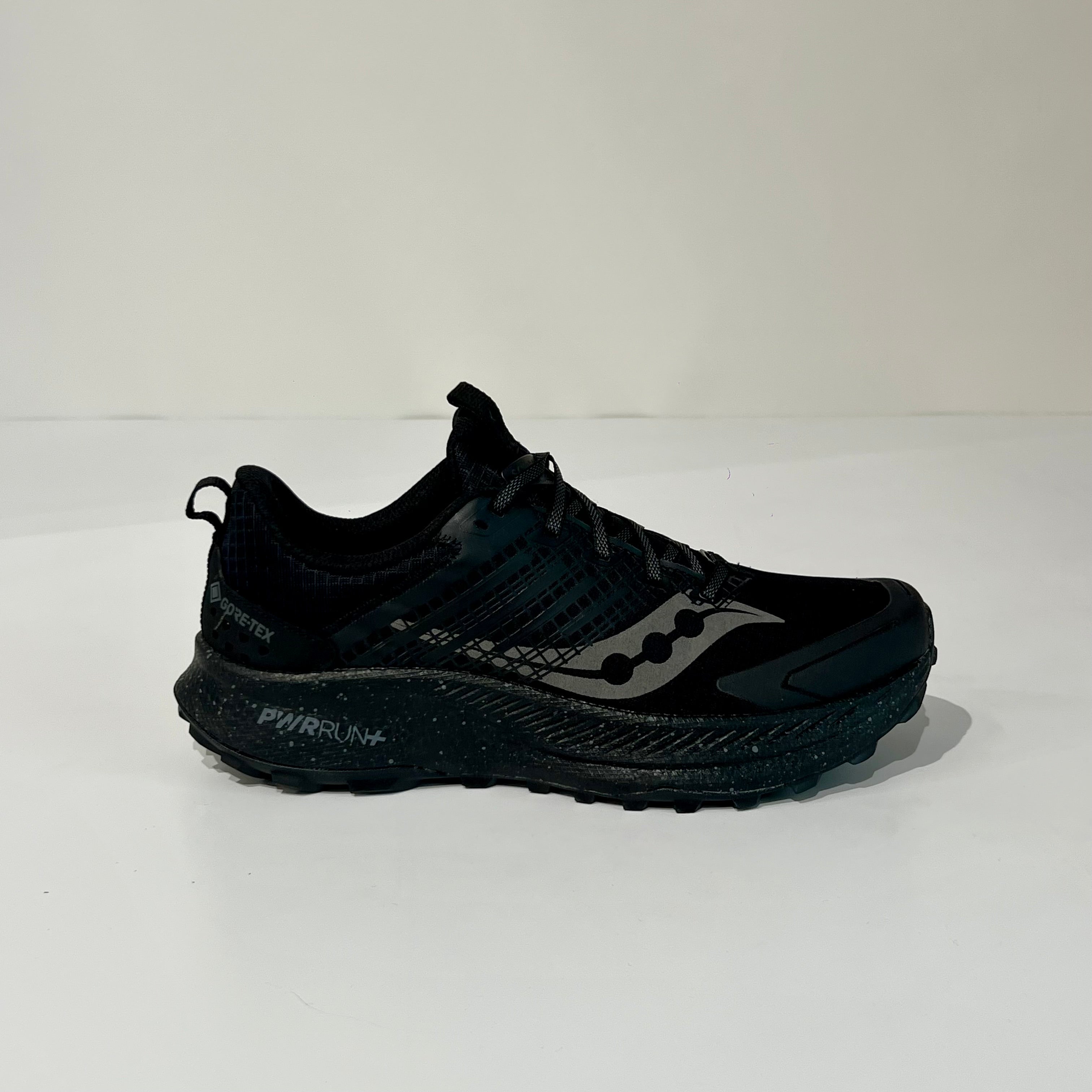 UW5-20953-14 Sneaker Ride Tr2 GTX Triple Black