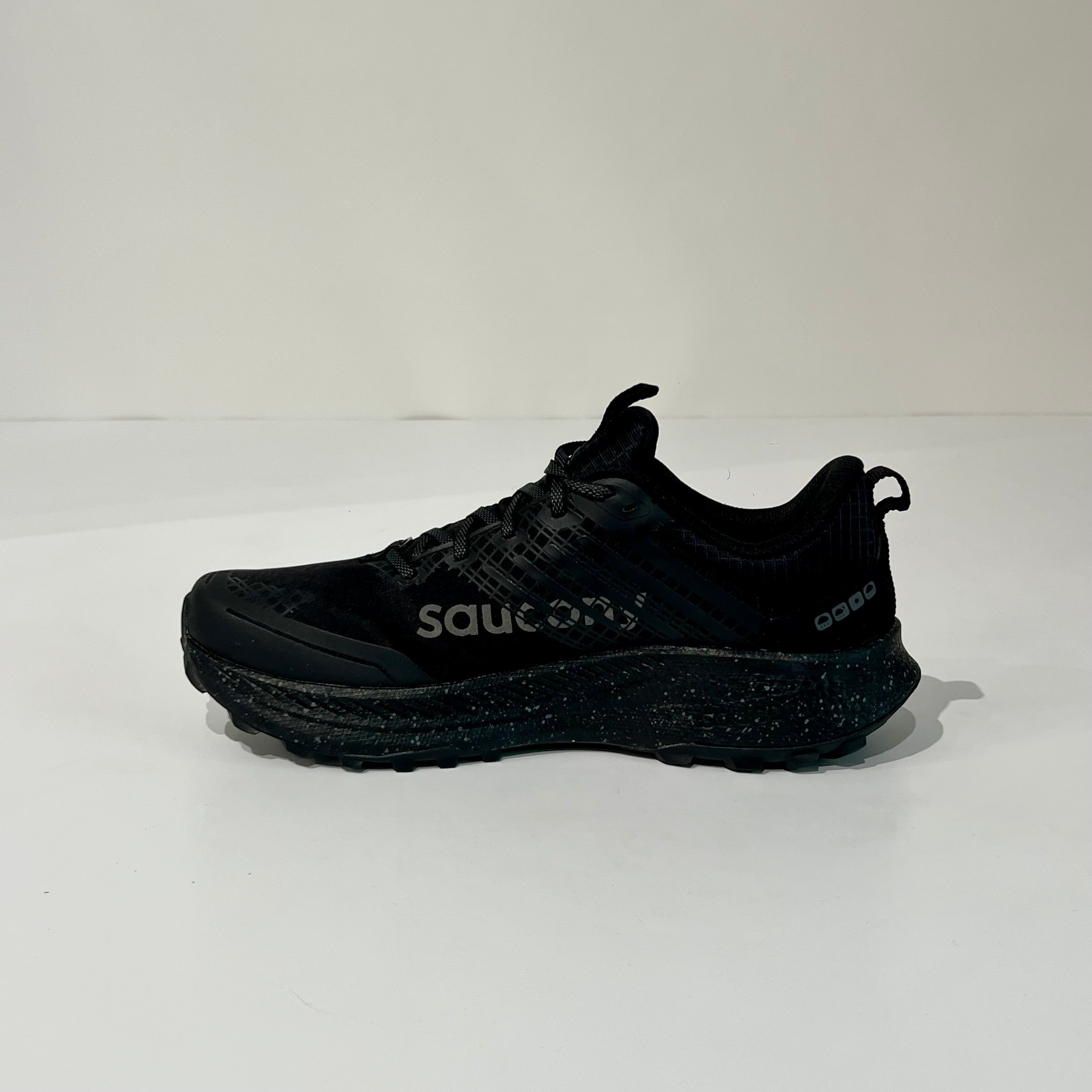 UW5-20953-14 Sneaker Ride Tr2 GTX Triple Black