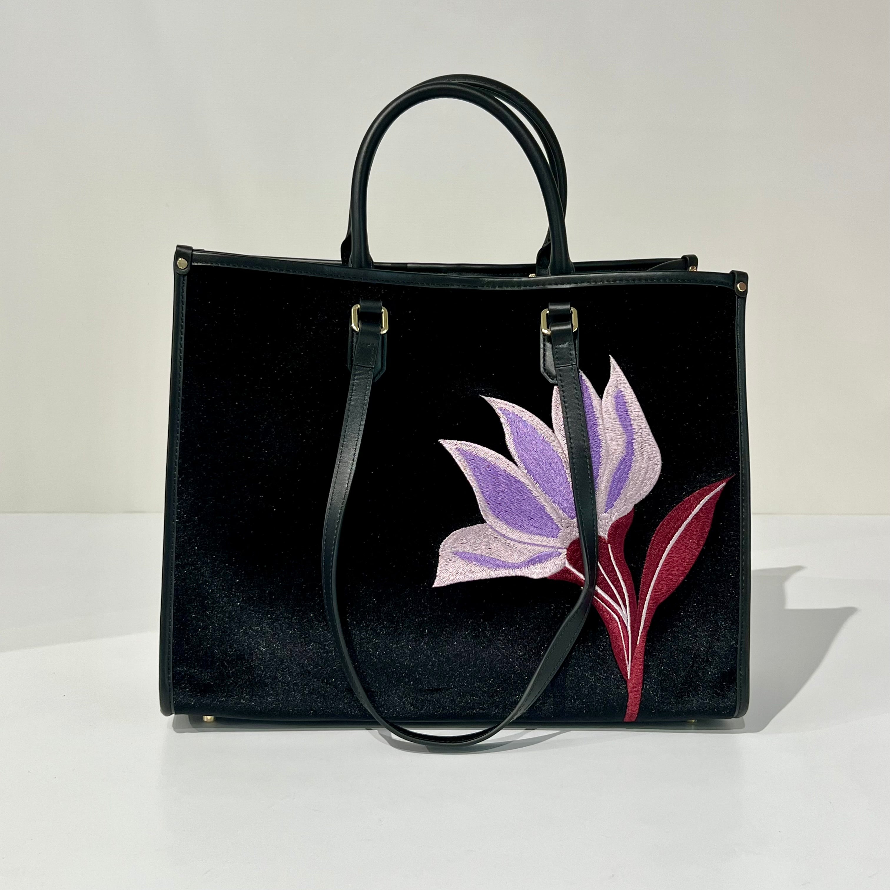 W6-3008 ATENA ESSENCE Black Flower