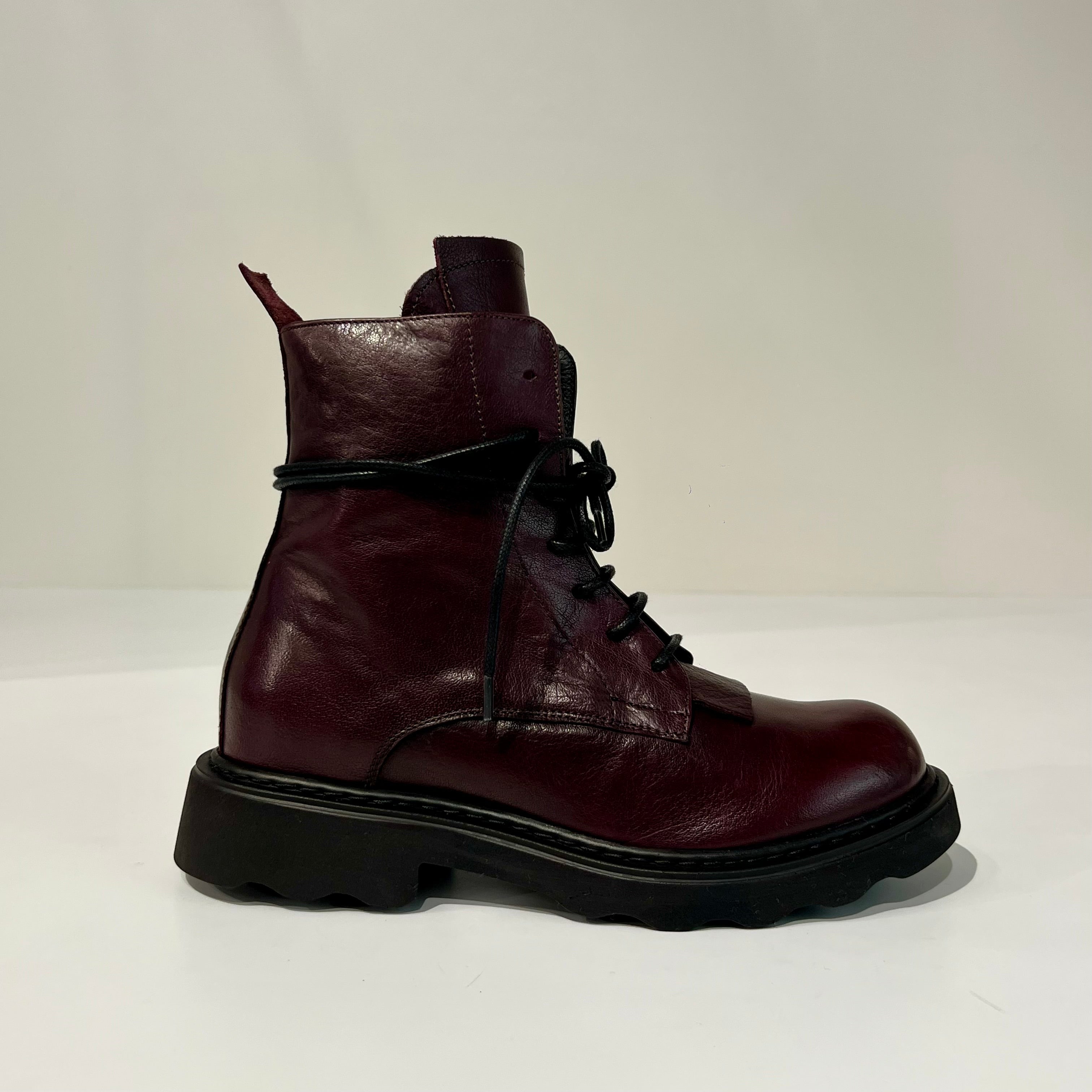W6-LIVIA07 Anfibio Daytona Burgundy Woman