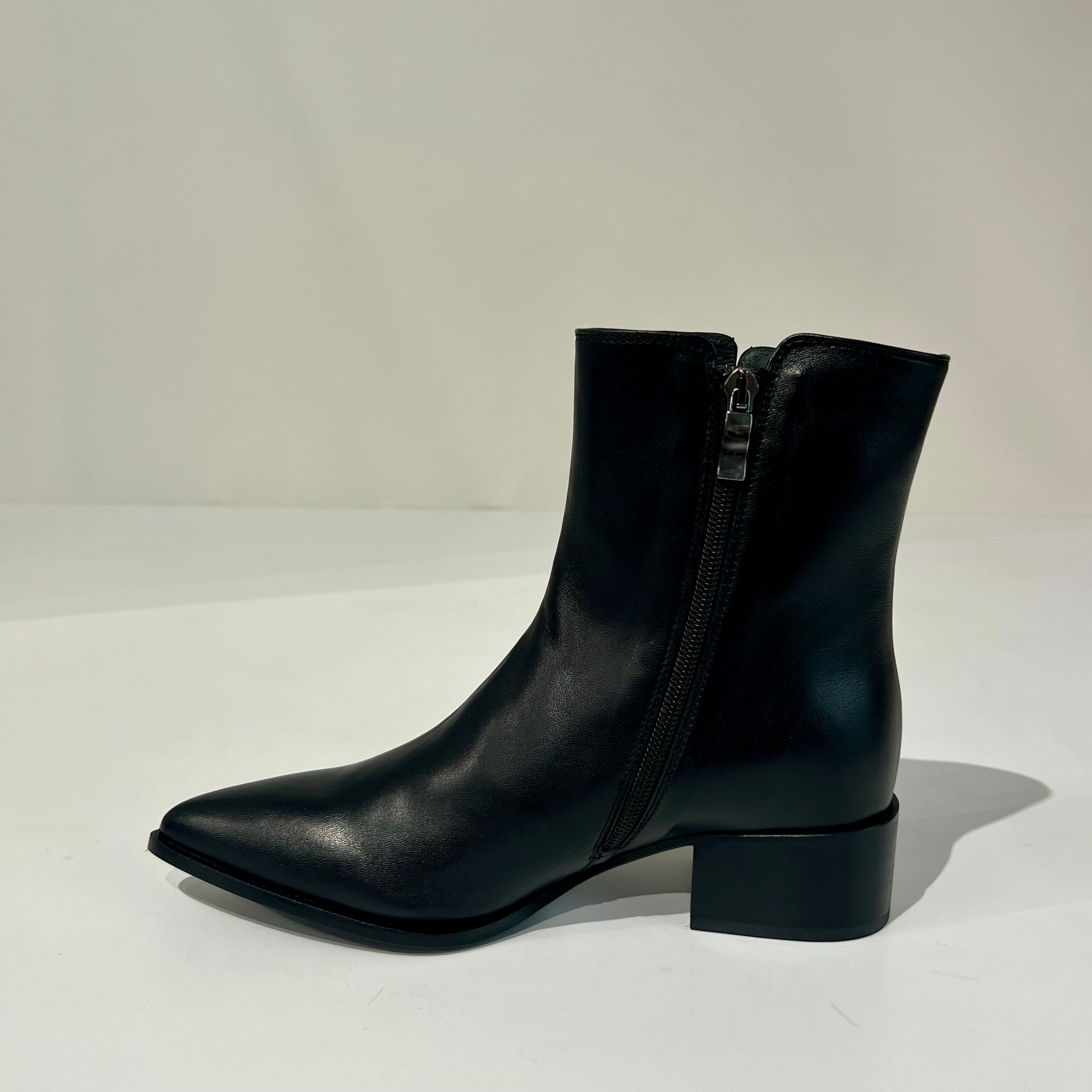W6-1086 Stivaletto Glove Nero
