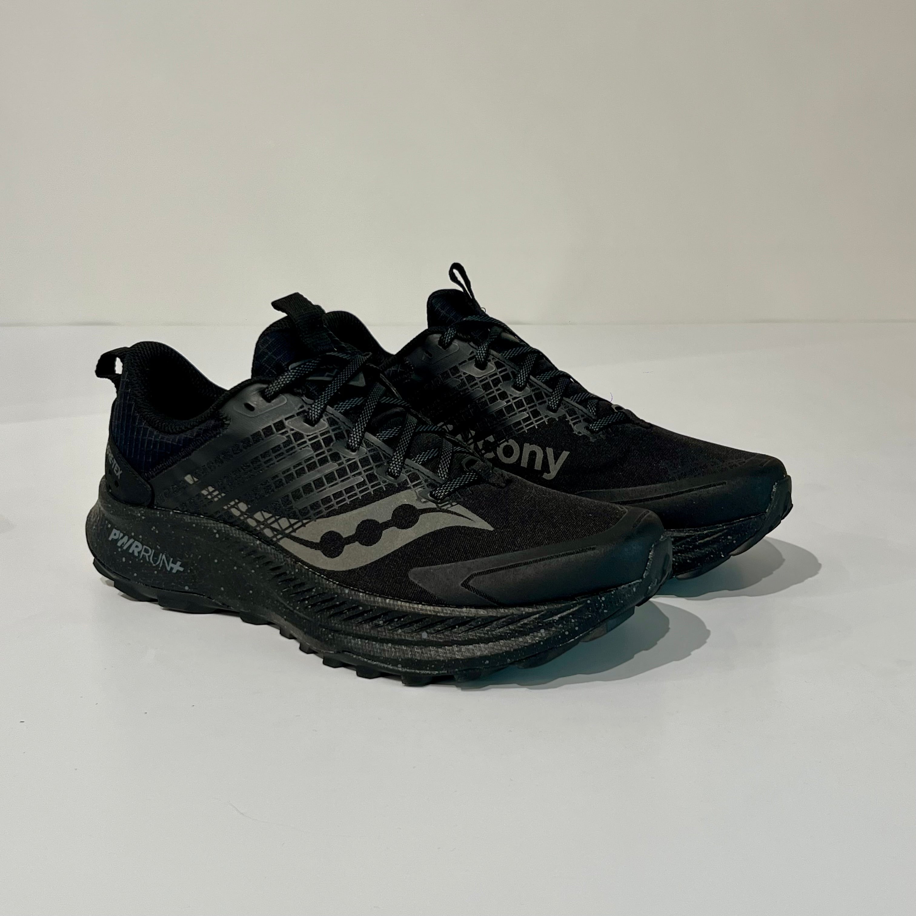 UW5-20953-14 Sneaker Ride Tr2 GTX Triple Black