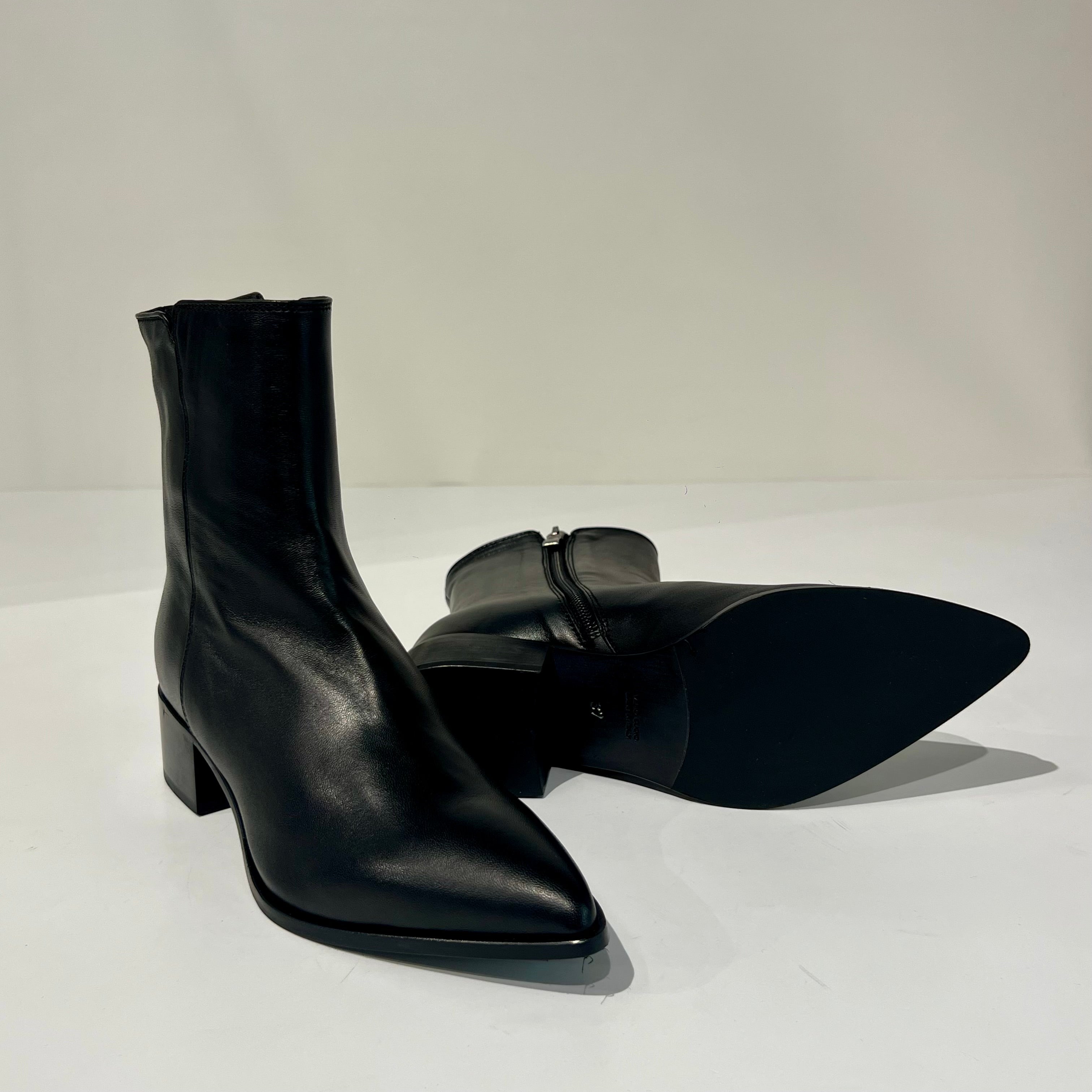 W6-1086 Stivaletto Glove Nero