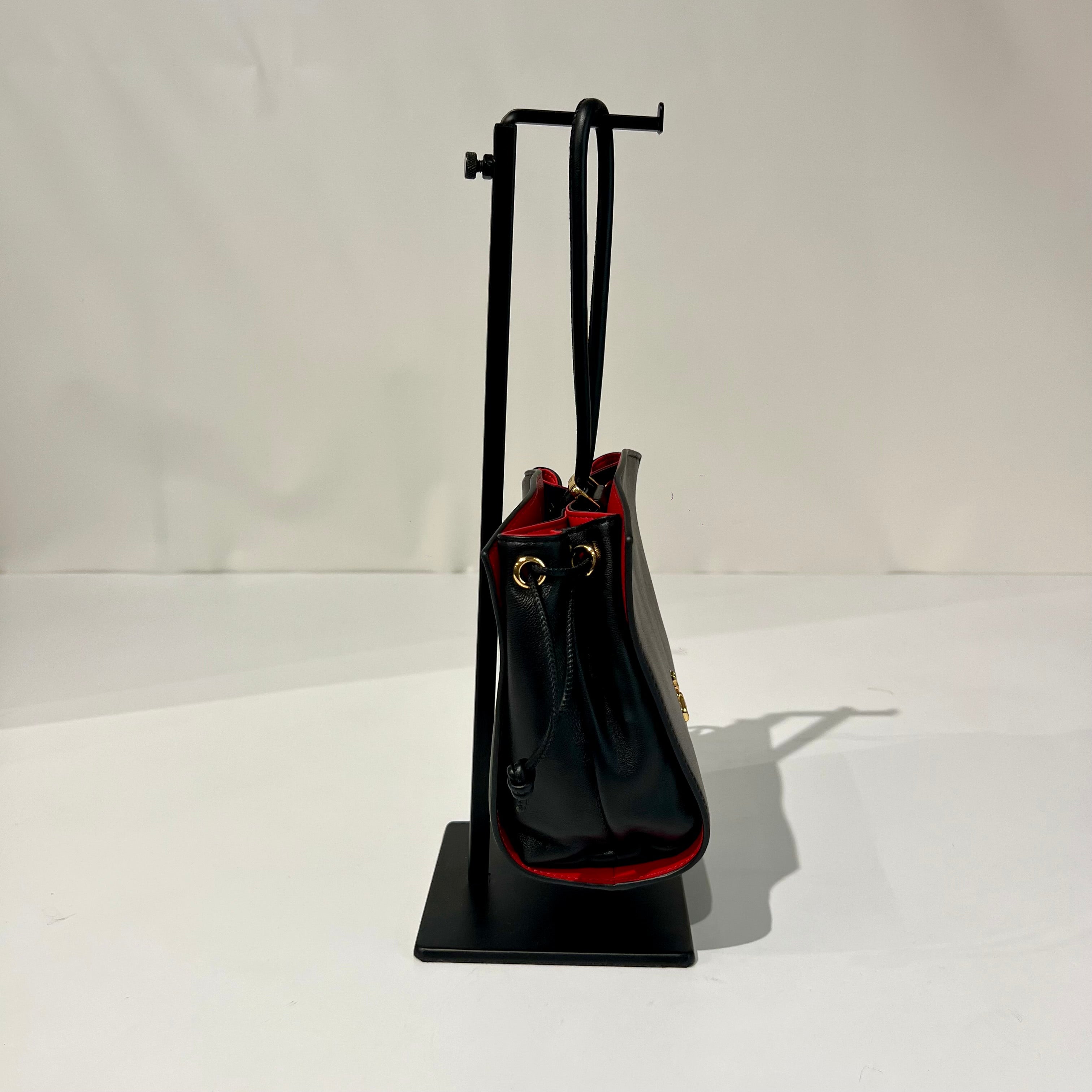 W6-8B0073 Pochette Nero