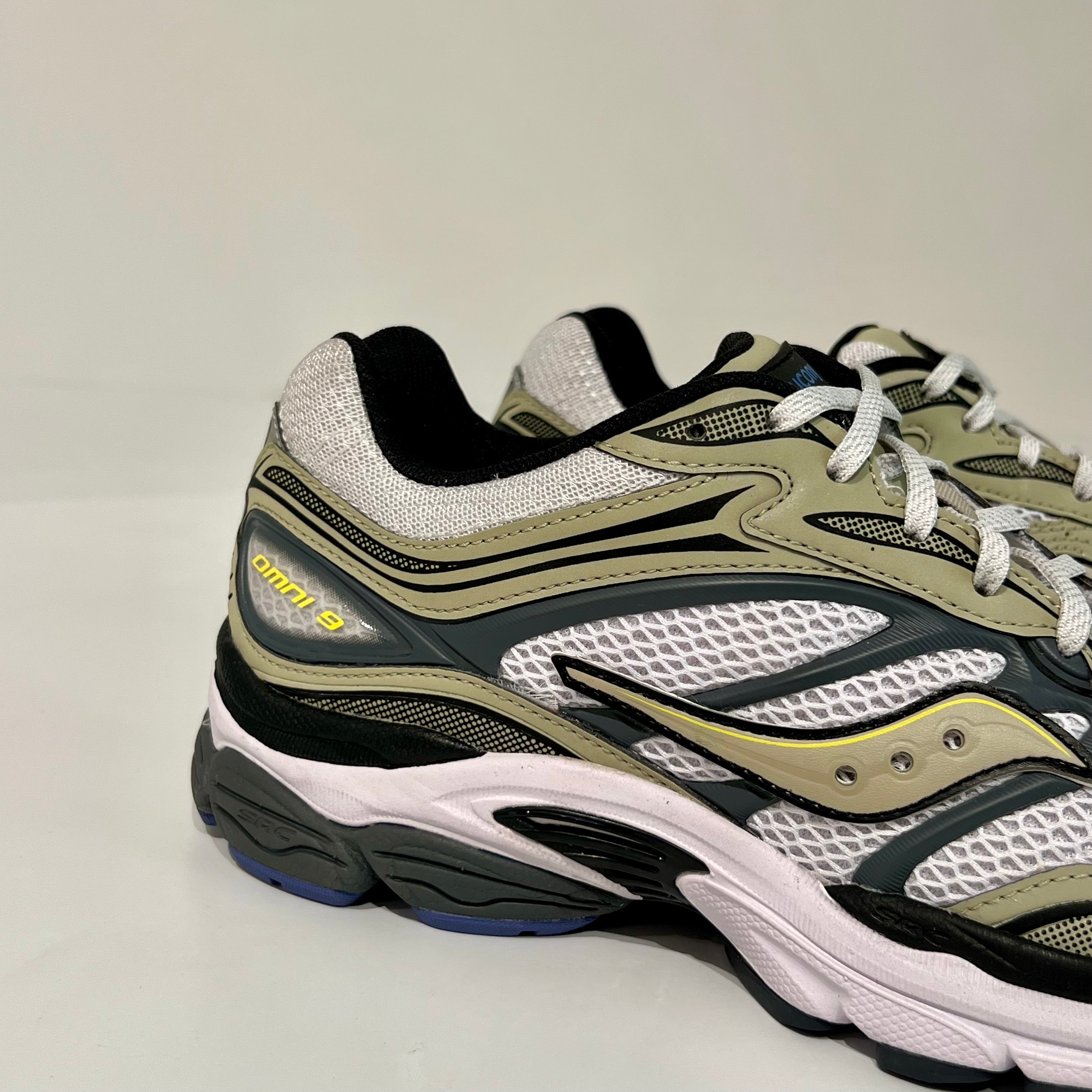 US5-70739-2 Sneaker ProGrid Omni 9 White/Gold Man