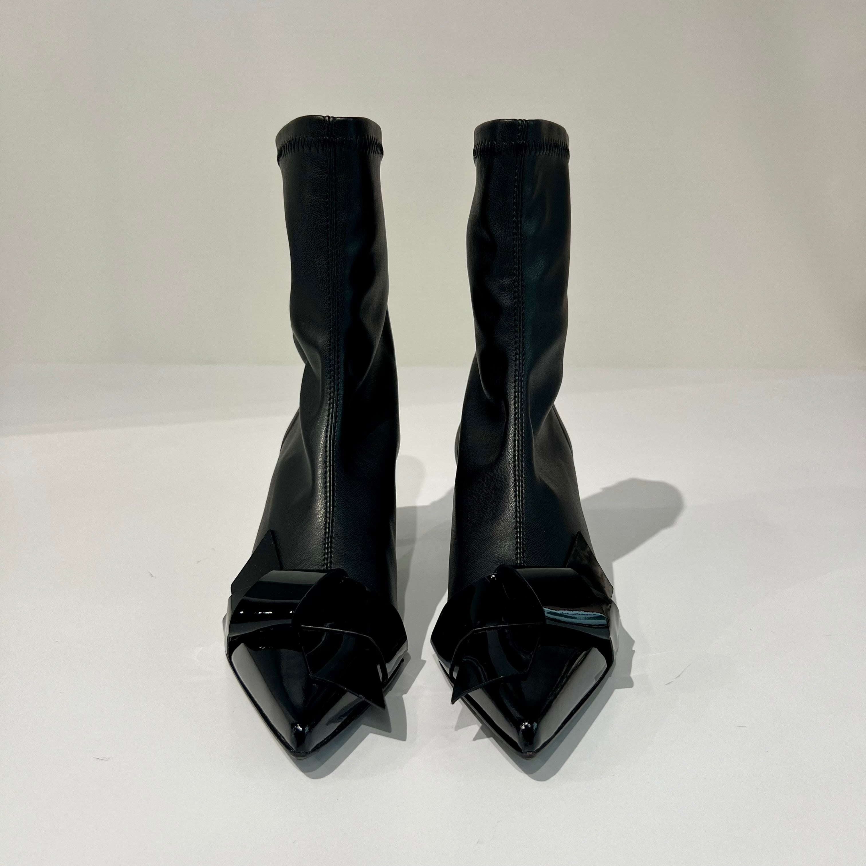 W6-3351 Tronchetto in Tessuto Stretch e Vernice Nero