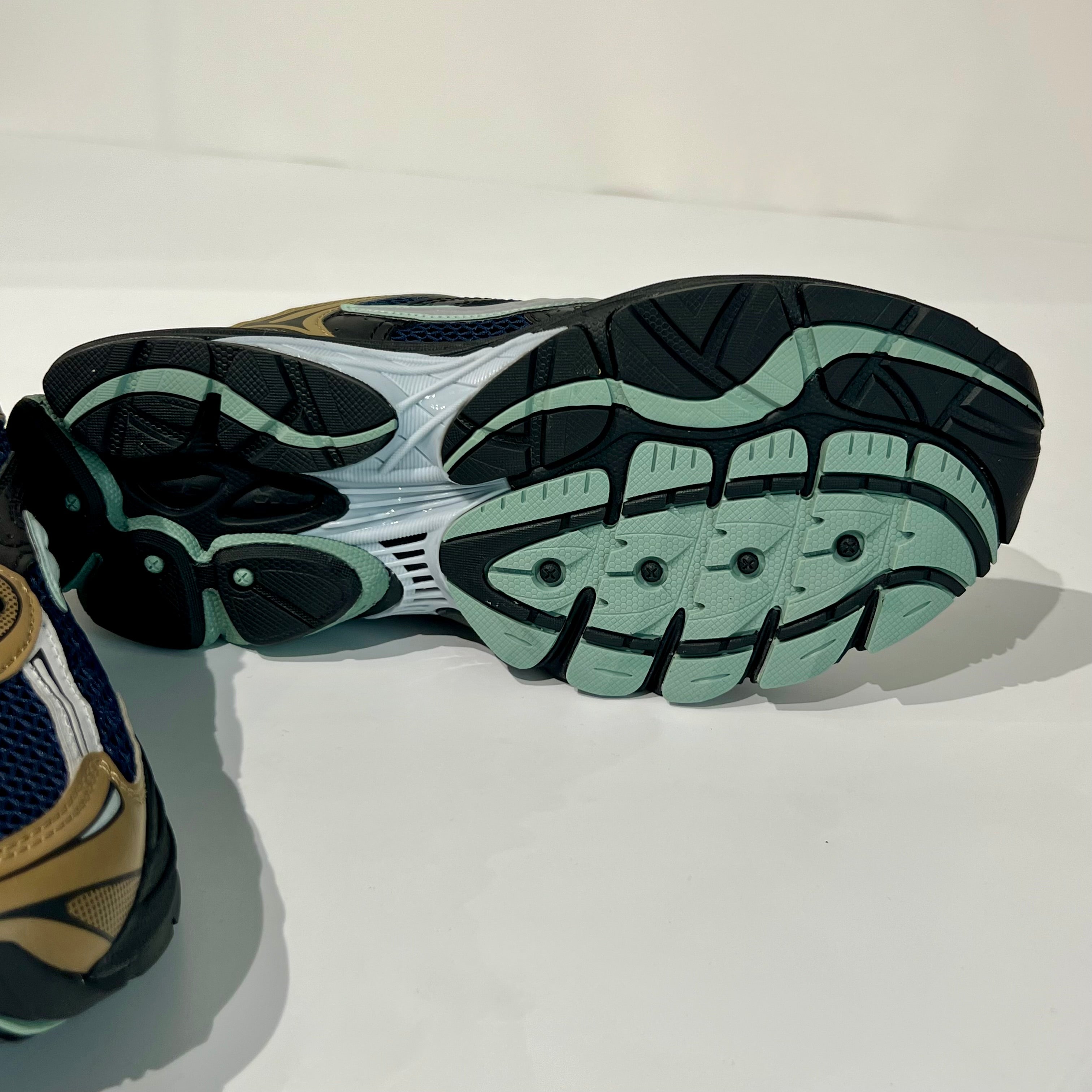 UW5-70832-9 Sneaker ProGrid Omni 9 TMY Brown/Navy