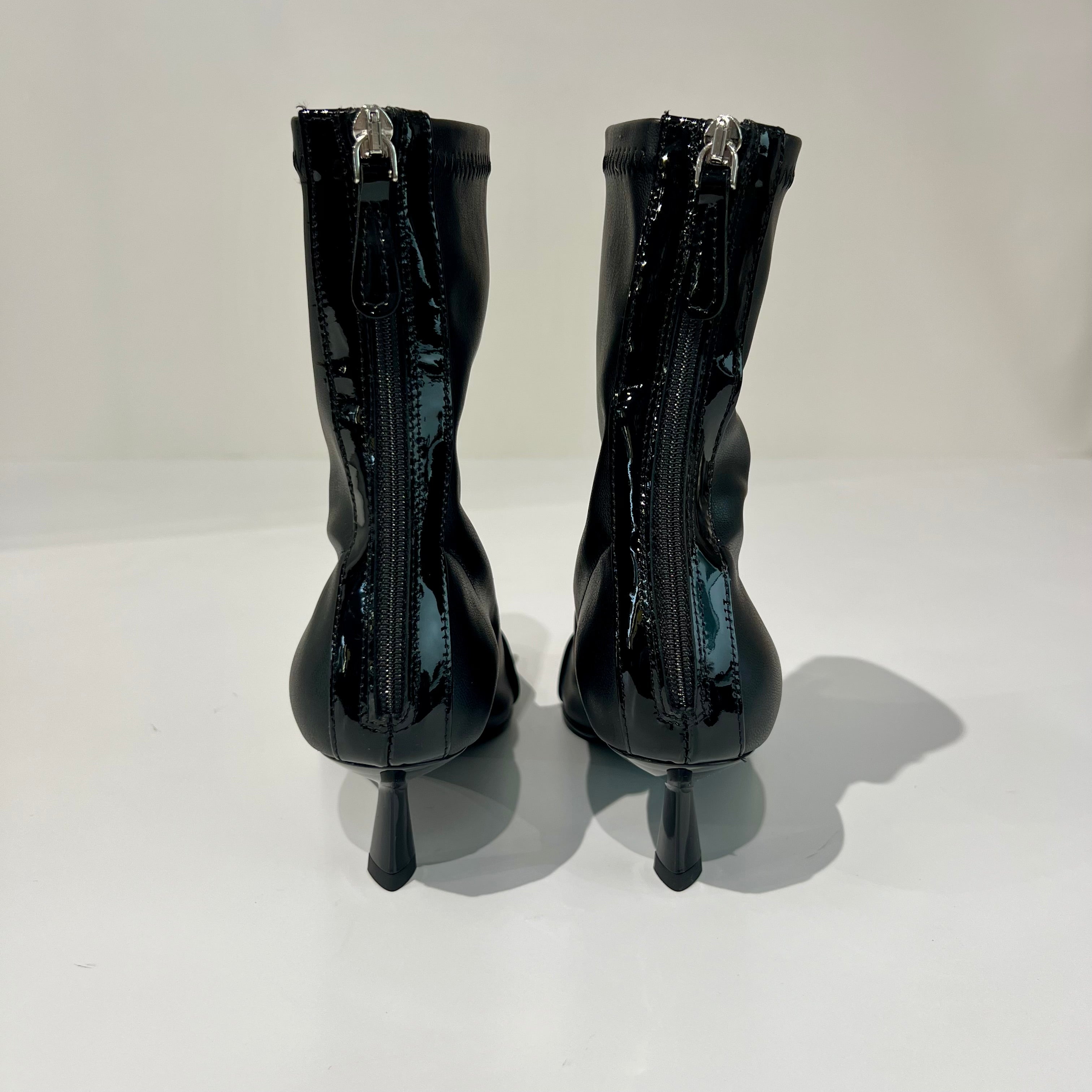 W6-3351 Tronchetto in Tessuto Stretch e Vernice Nero