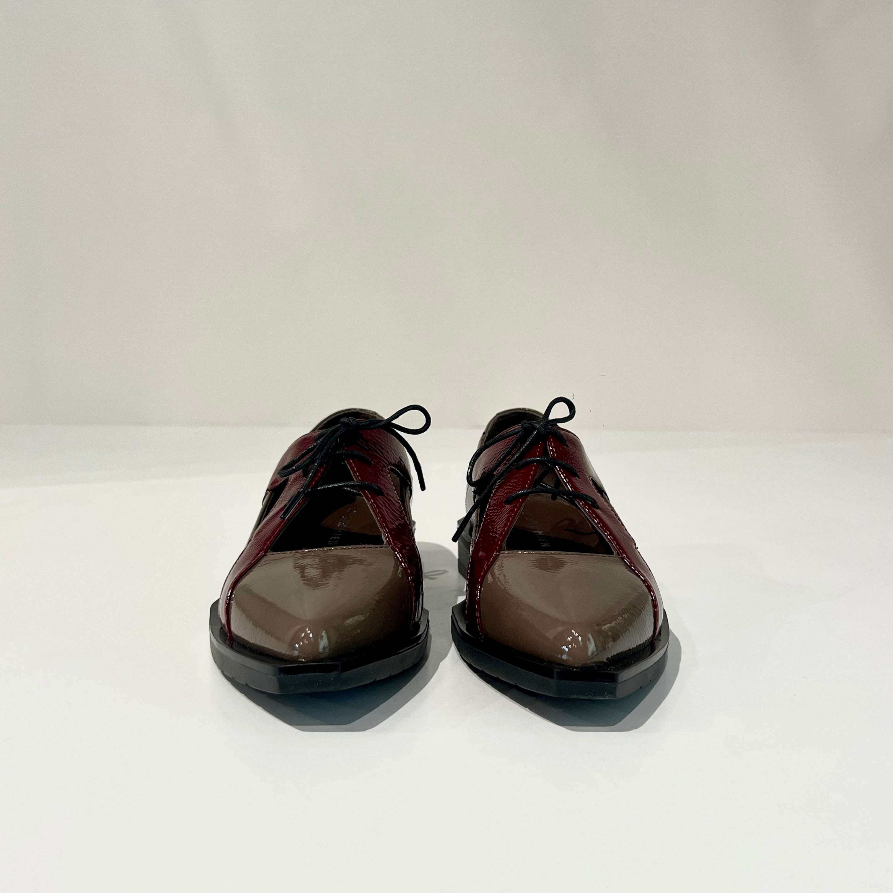 W6-G19-B Scarpa Lacci Vernice Taupe/Bordeaux