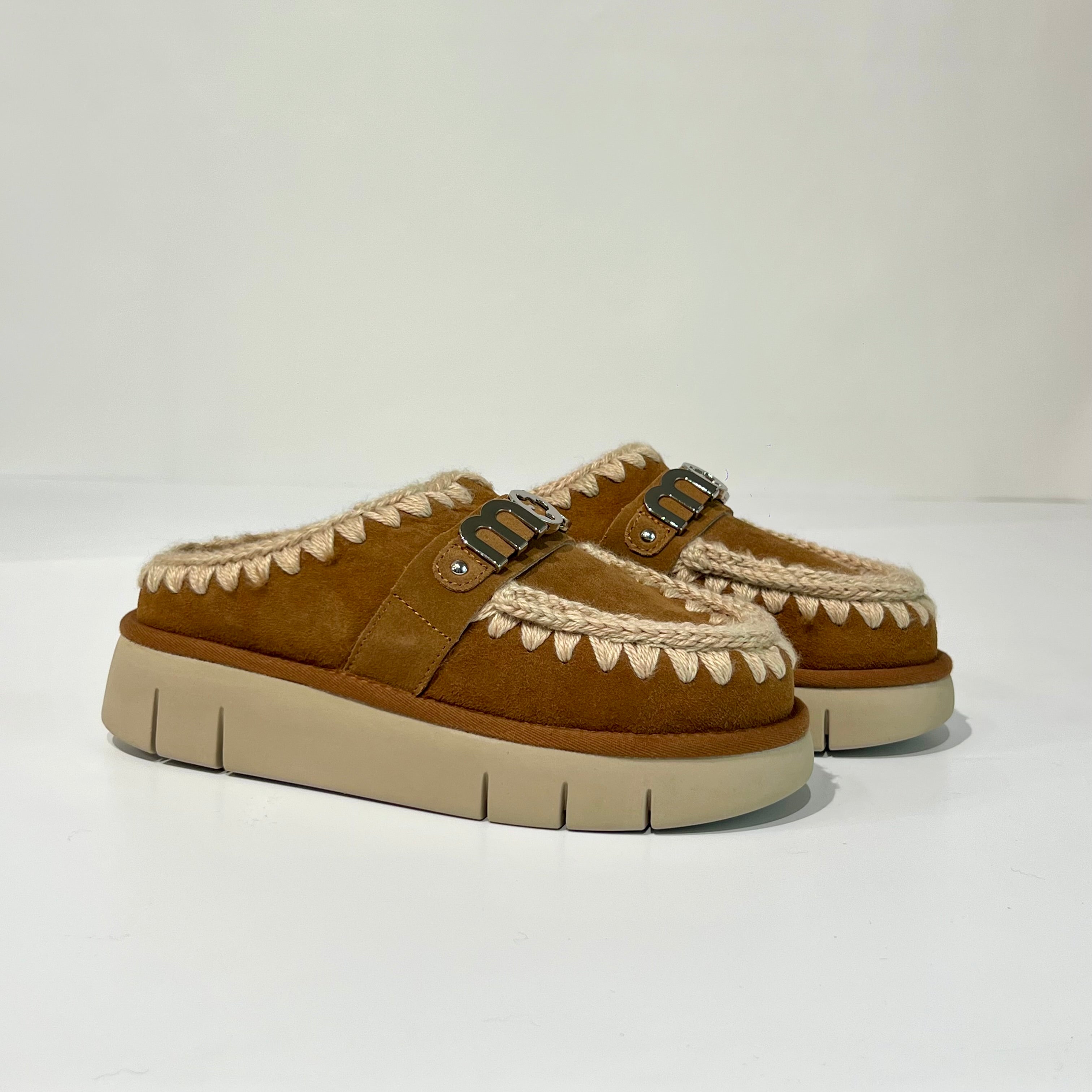 W5-Bounce Clog Metal Logo Cognac