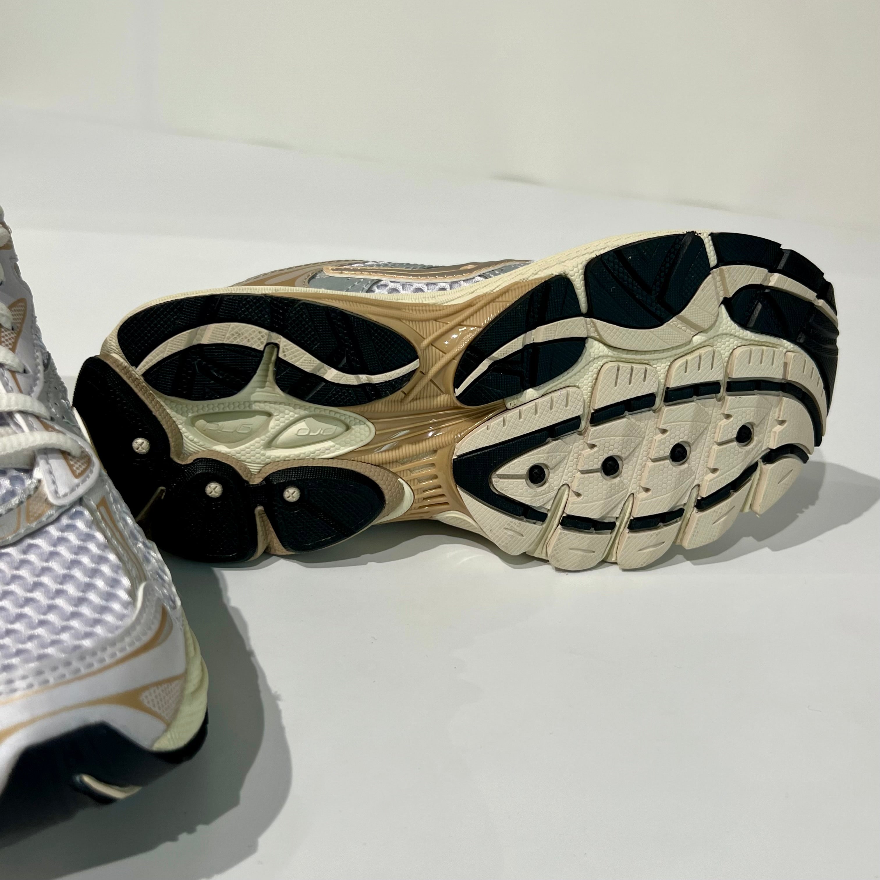 DW5-70739-31 Sneaker ProGrid Omni 9 Light Grey/Lilac