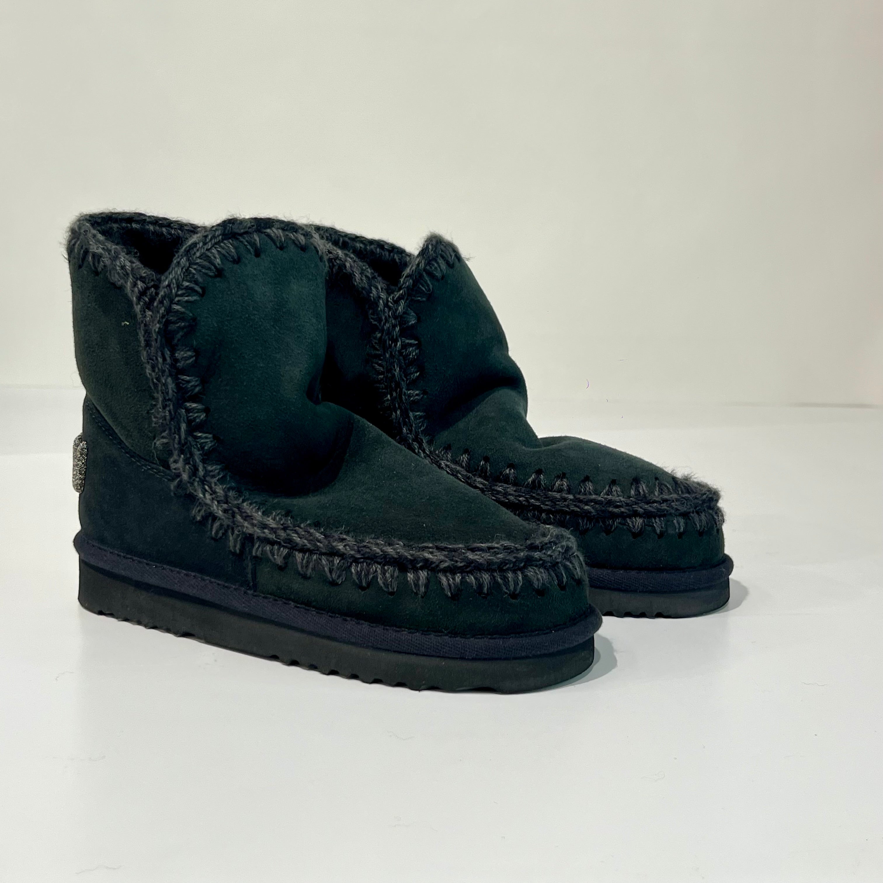 W4-Eskimo 18 Glitter Logo Black