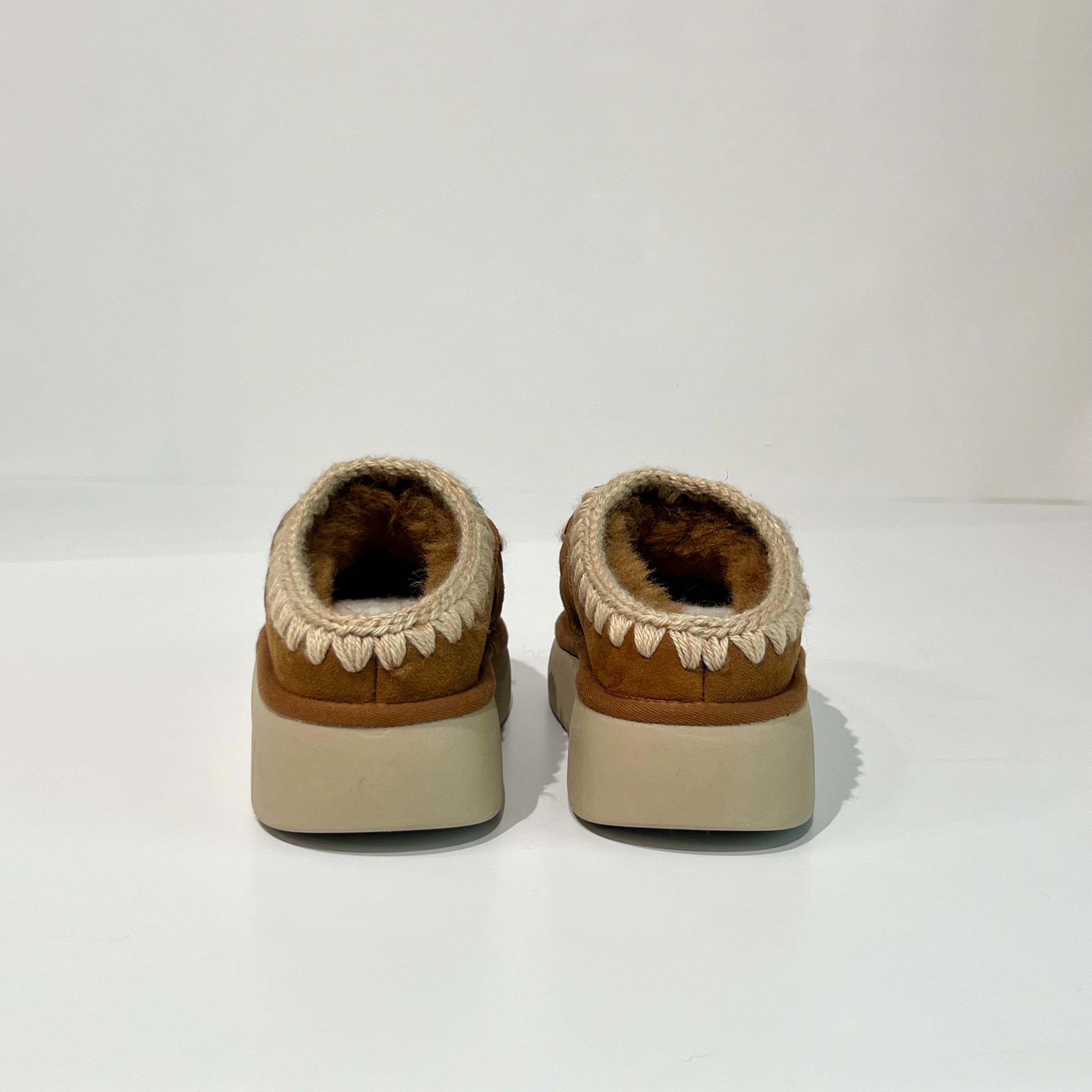 W5-Bounce Clog Metal Logo Cognac