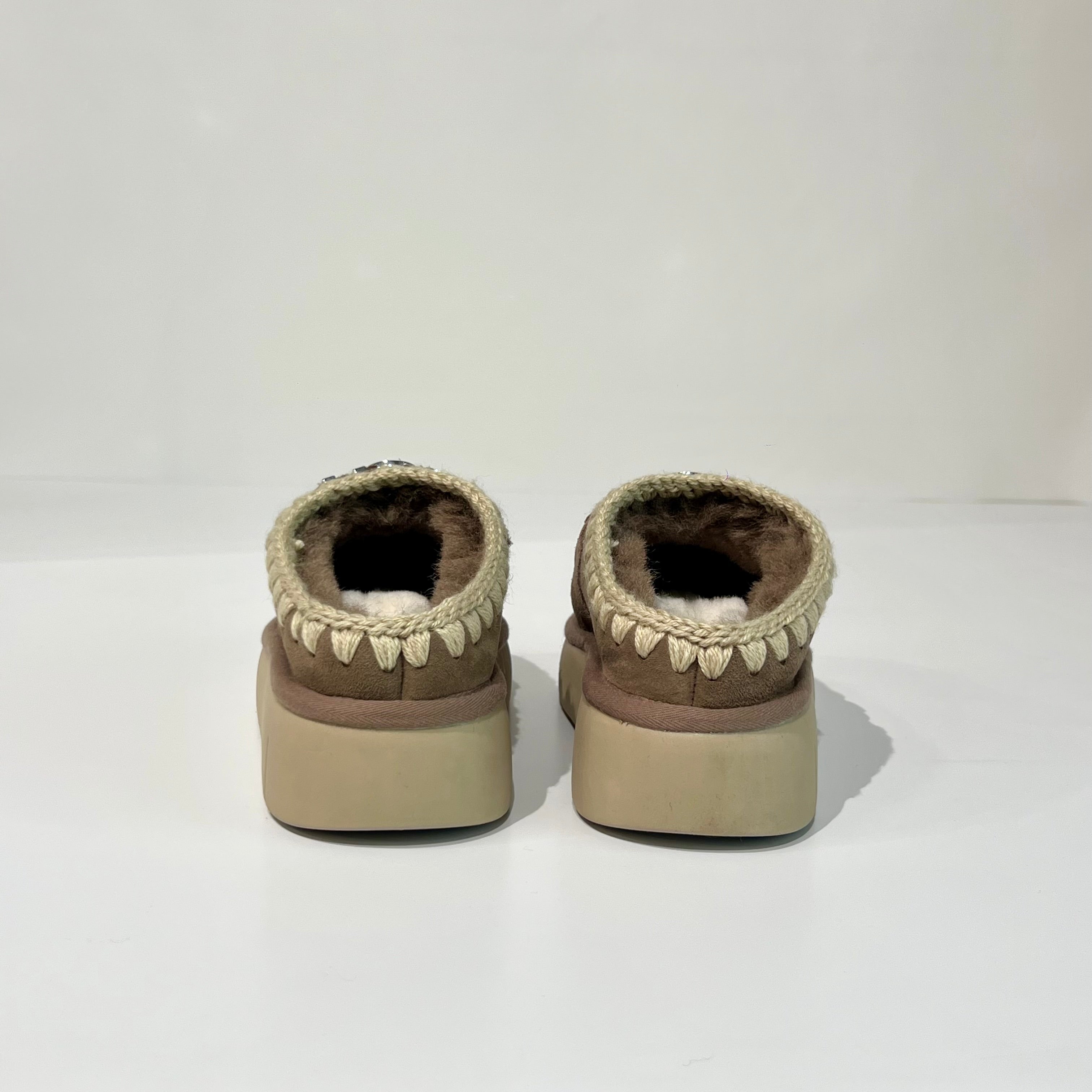 W5-Eskimo Slipper Brown Pepper