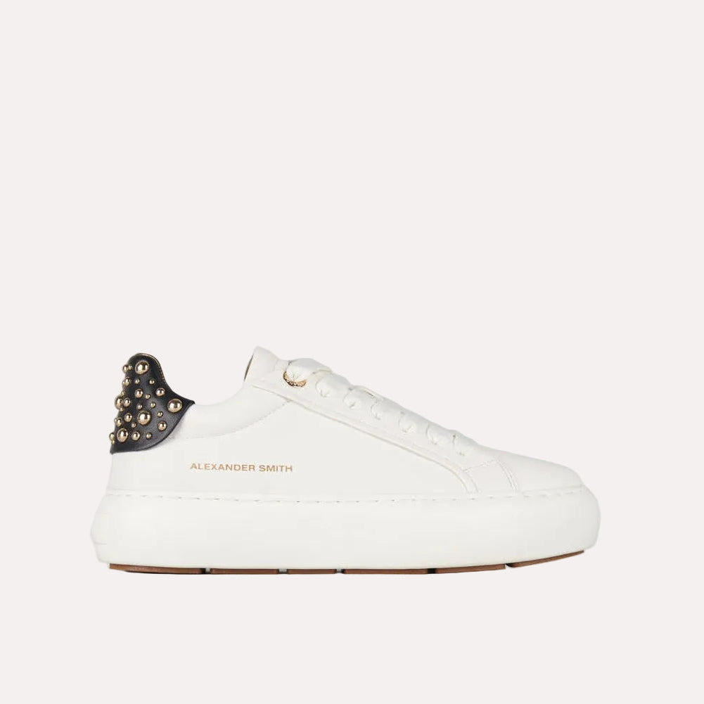 DS6-SOHO Borchie White/Black Woman