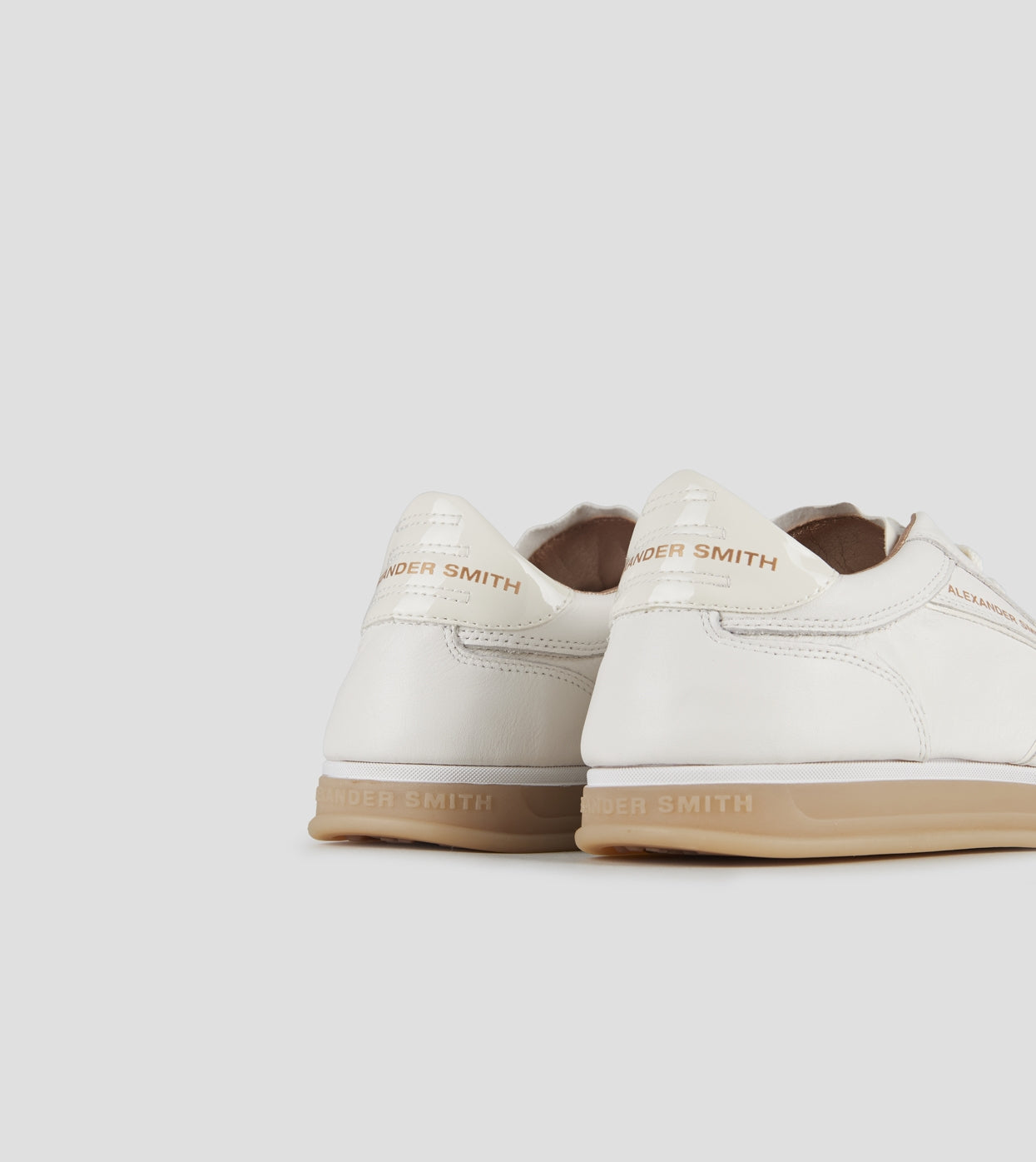 DS6-THAMES Off White Woman