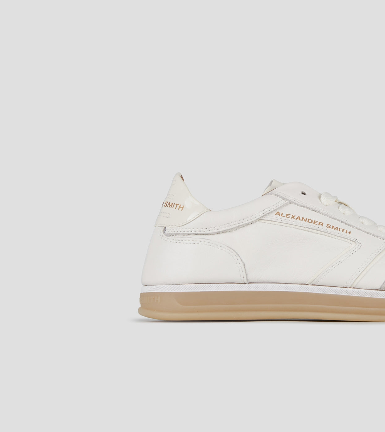 DS6-THAMES Off White Woman