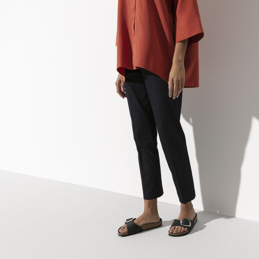 1006523 Madrid BigBuckle Black Oil Woman