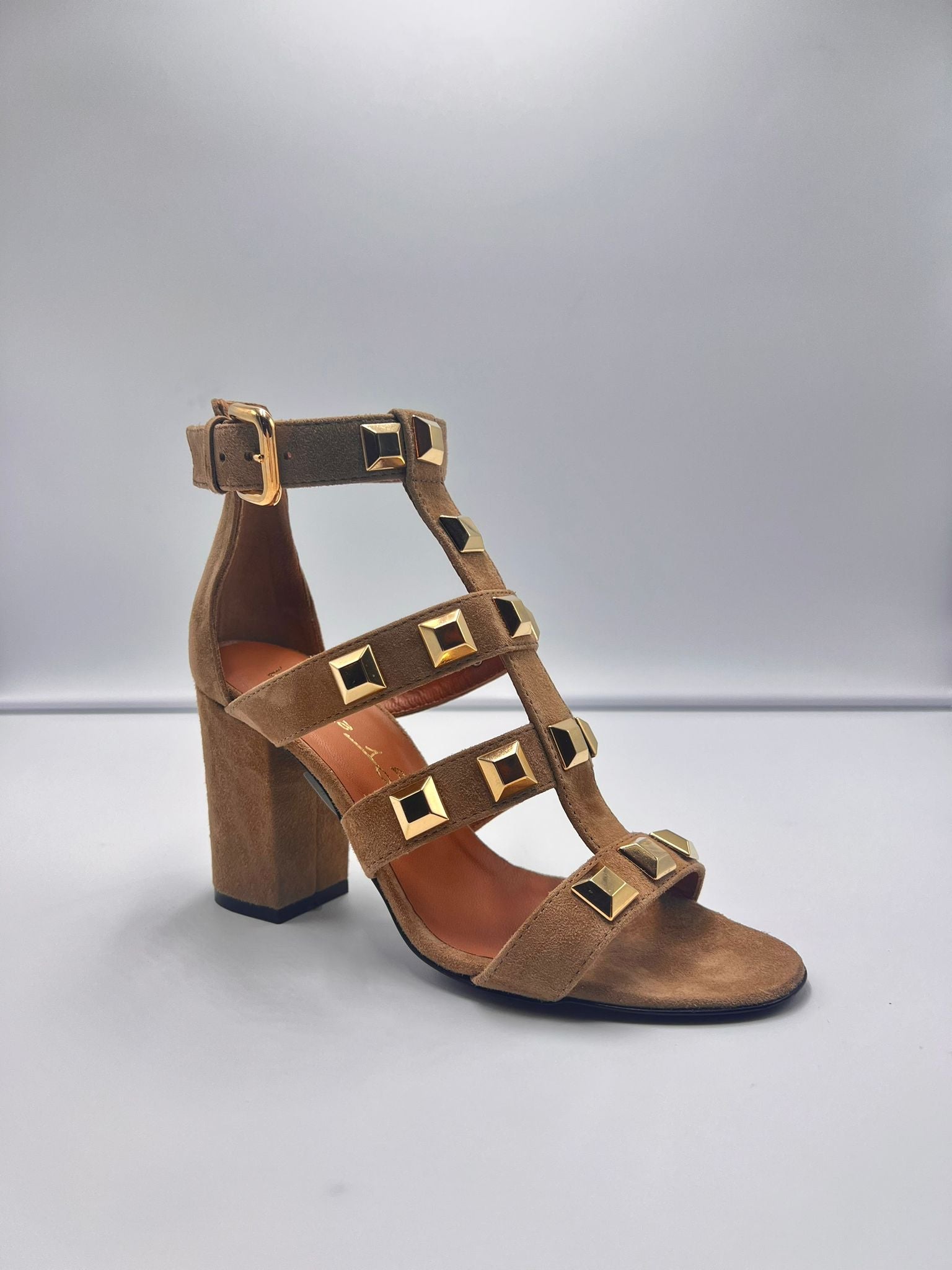 3703 Sandalo Borchie Tacco Largo 7cm Camoscio Sella