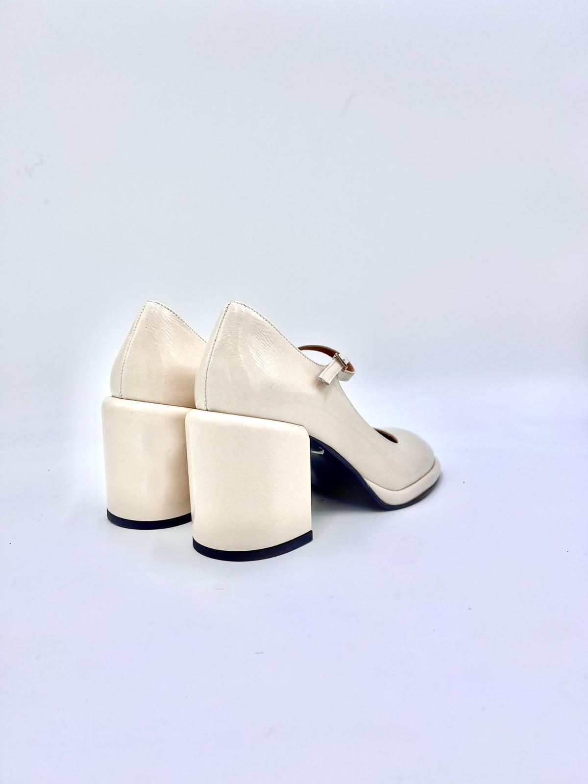 W-1855 Bebè Vernice Panna