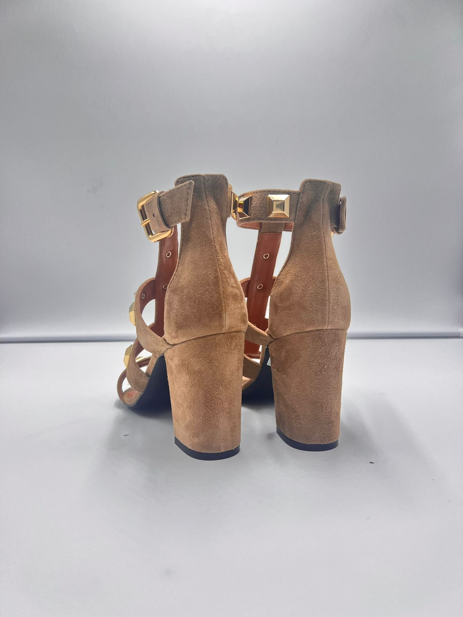 3703 Sandalo Borchie Tacco Largo 7cm Camoscio Sella